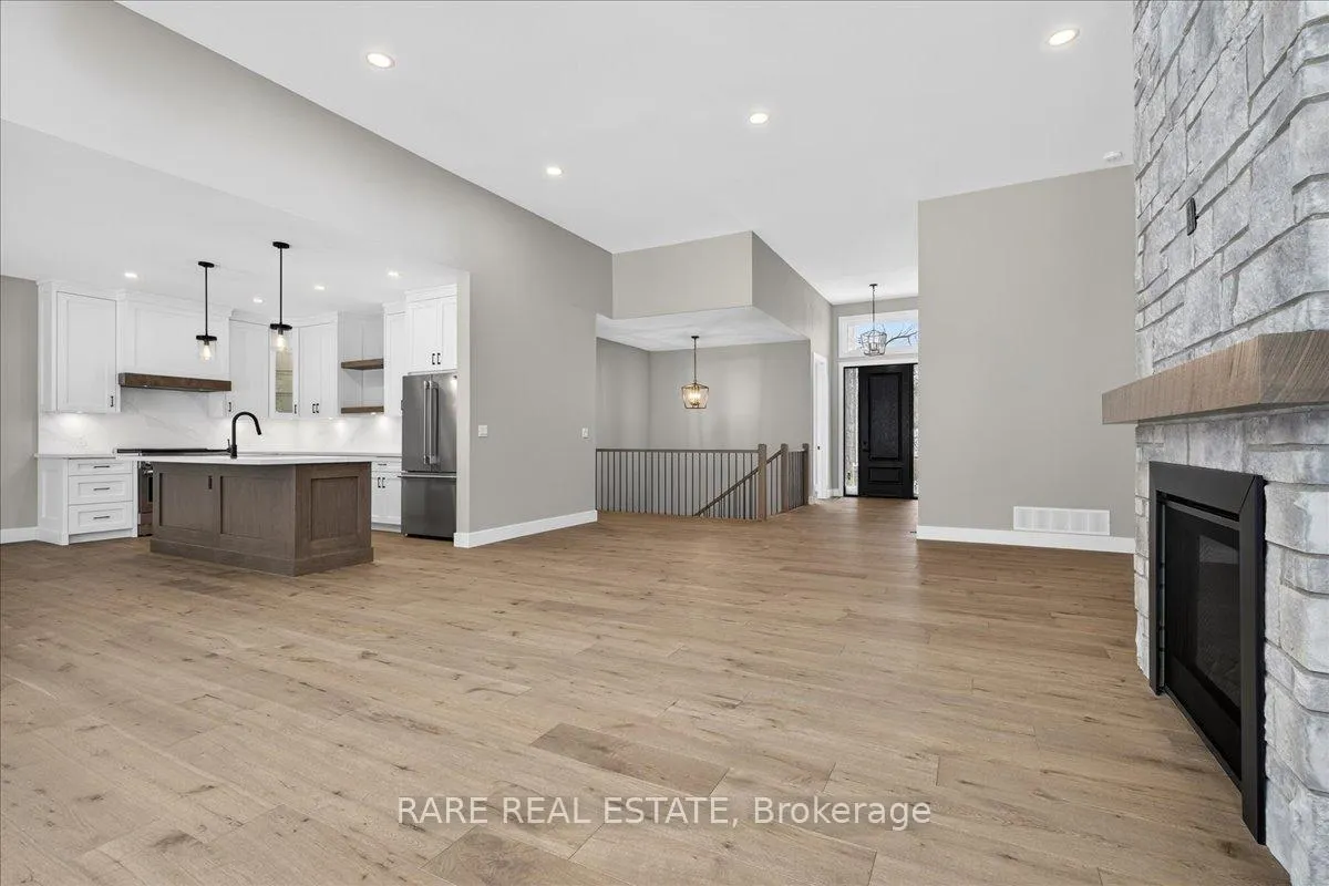 Photo 9 of 32 Alpine Way, Oro-Medonte, Horseshoe Valley — HOMEH