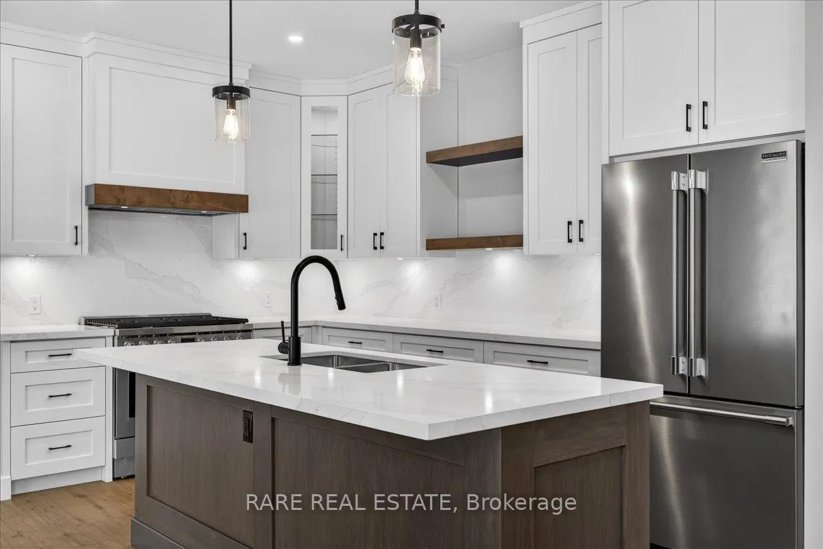 Photo 10 of 32 Alpine Way, Oro-Medonte, Horseshoe Valley — HOMEH