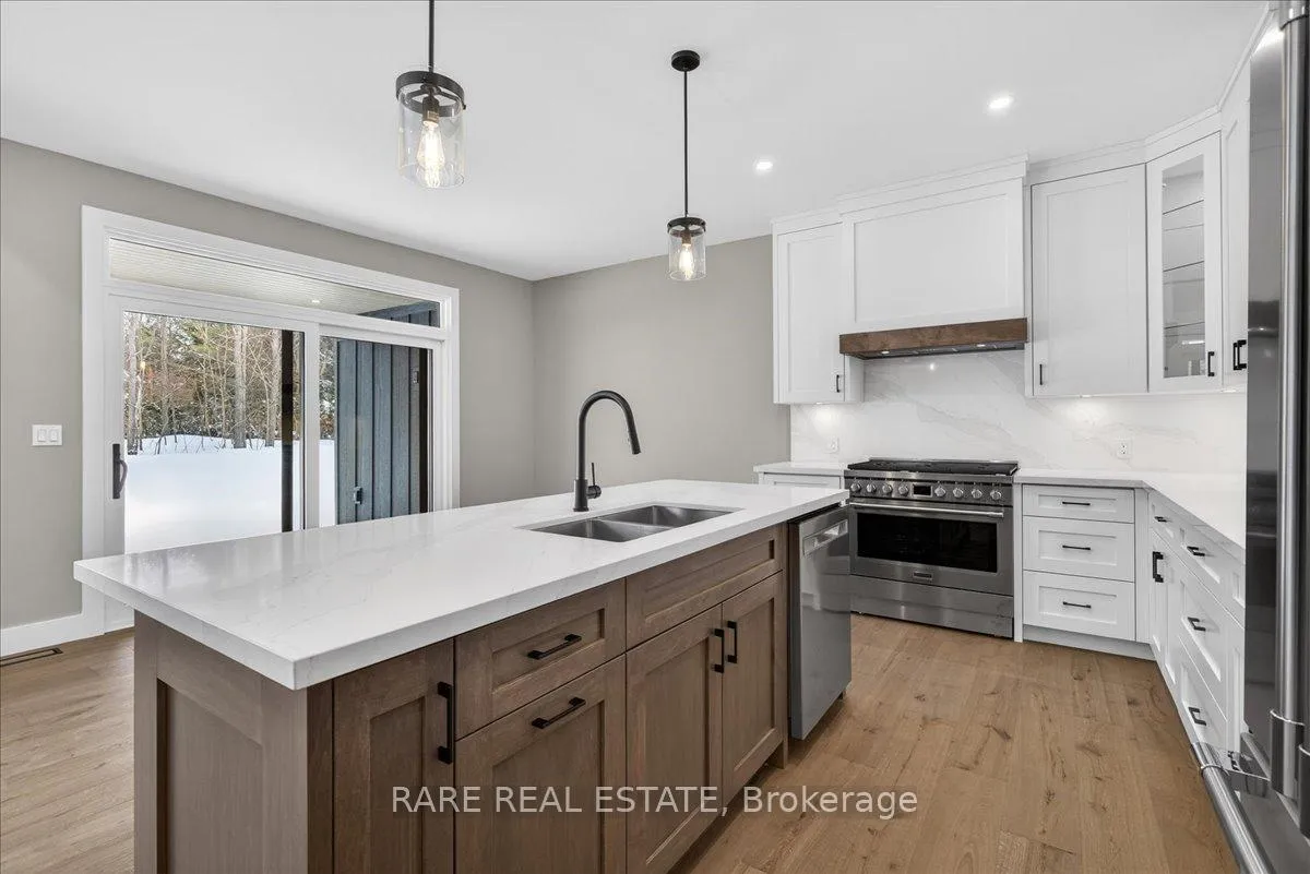 Photo 11 of 32 Alpine Way, Oro-Medonte, Horseshoe Valley — HOMEH