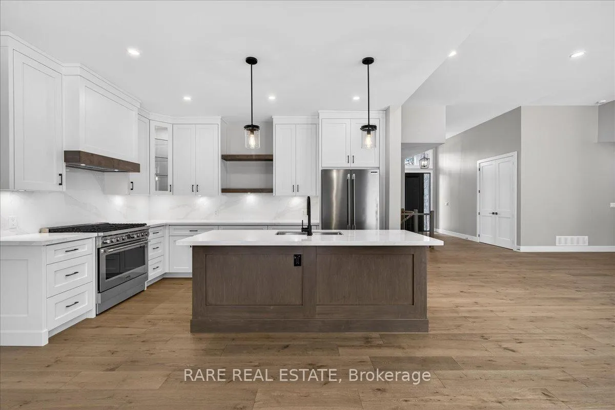 Photo 14 of 32 Alpine Way, Oro-Medonte, Horseshoe Valley — HOMEH