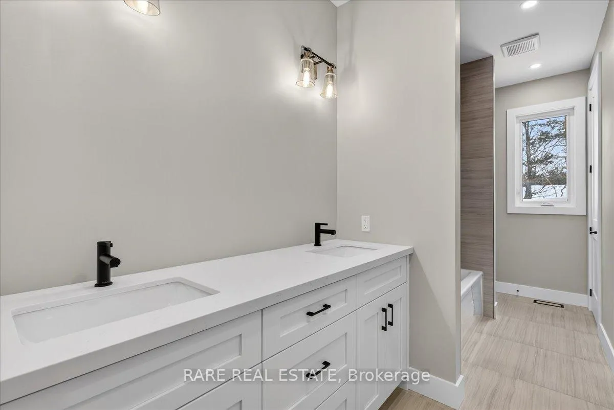 Photo 19 of 32 Alpine Way, Oro-Medonte, Horseshoe Valley — HOMEH