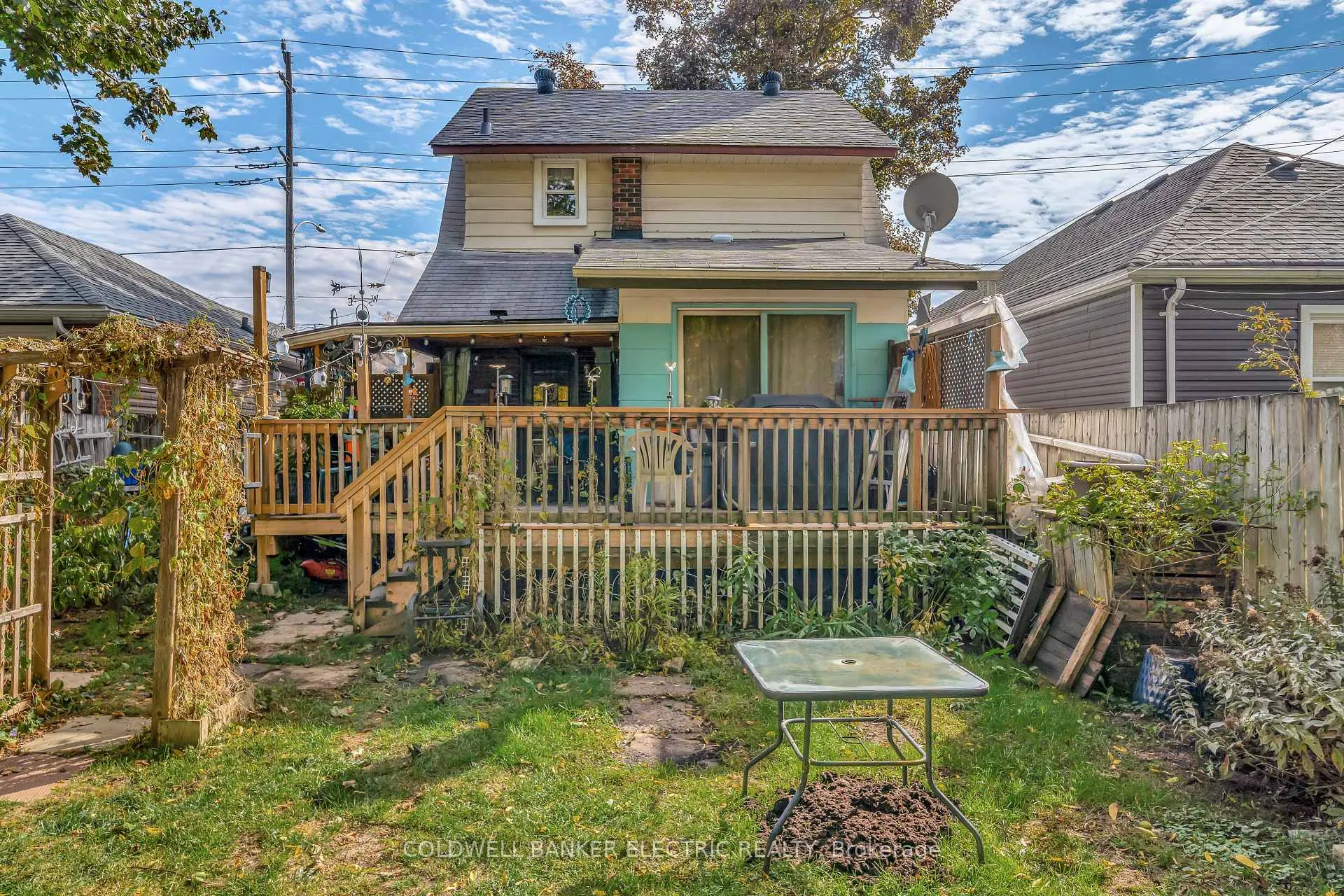 Photo 6 of 112 Lansdowne Street W, Peterborough, Town Ward 3 — HOMEH