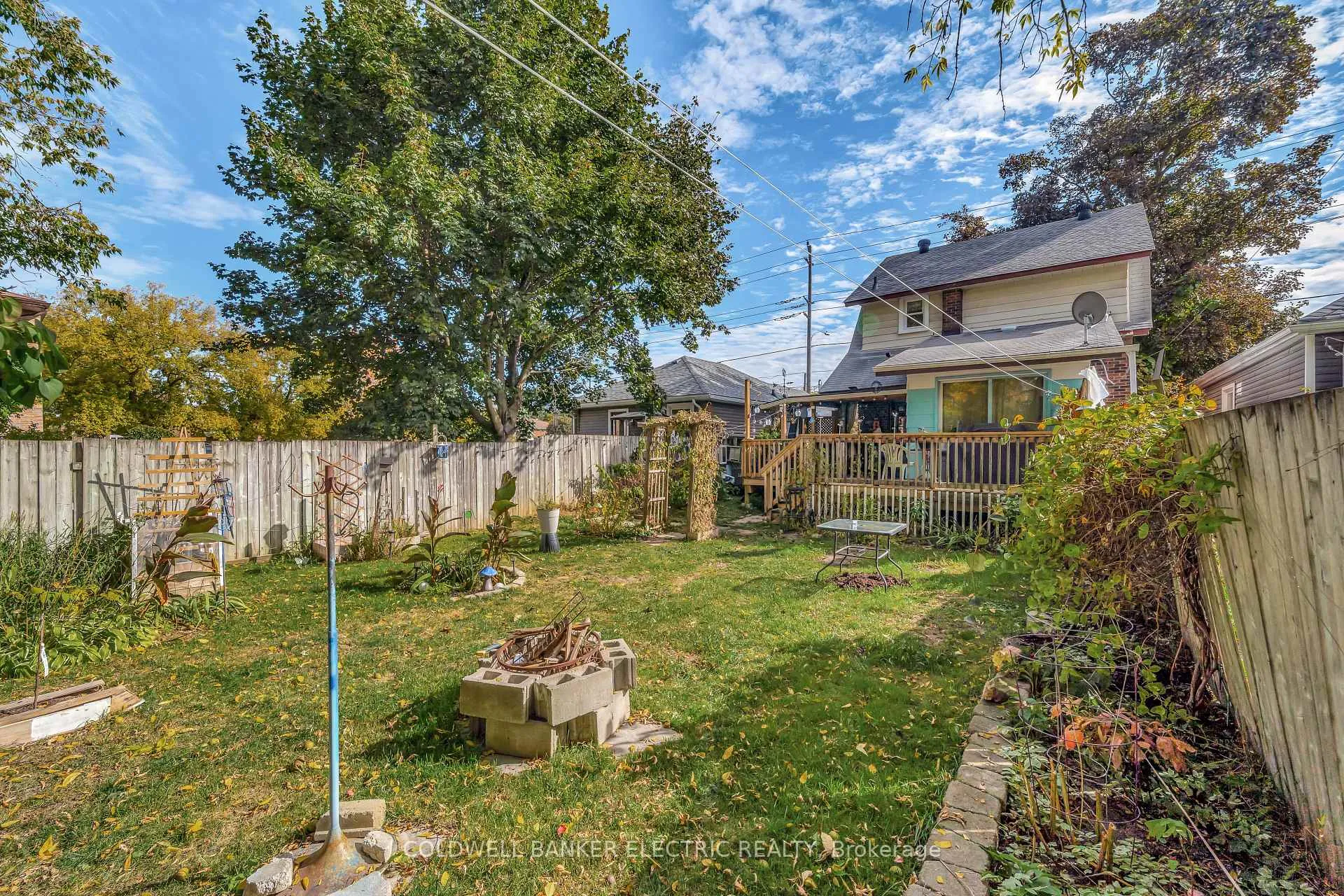 Photo 7 of 112 Lansdowne Street W, Peterborough, Town Ward 3 — HOMEH