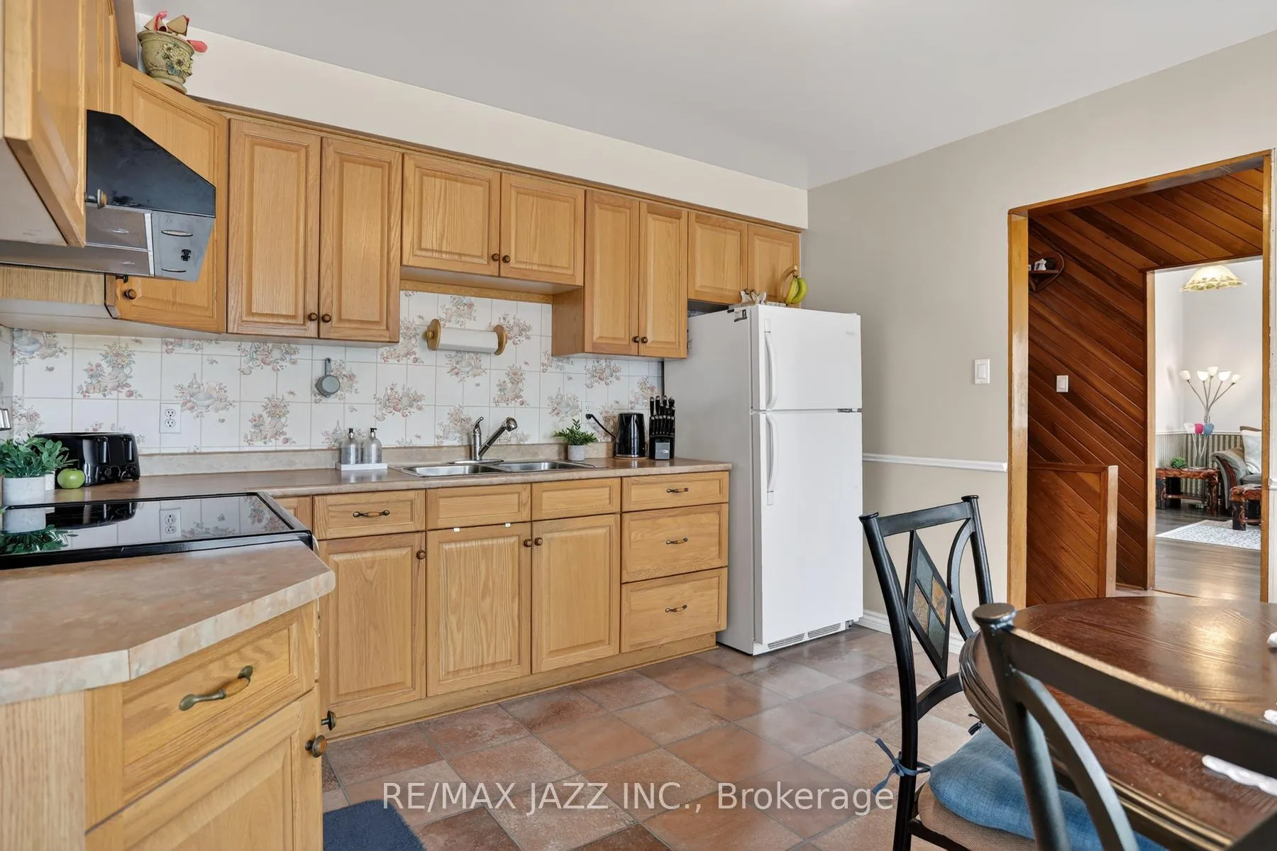 Photo 6 of 152 Guthrie Crescent, Whitby, Lynde Creek — HOMEH