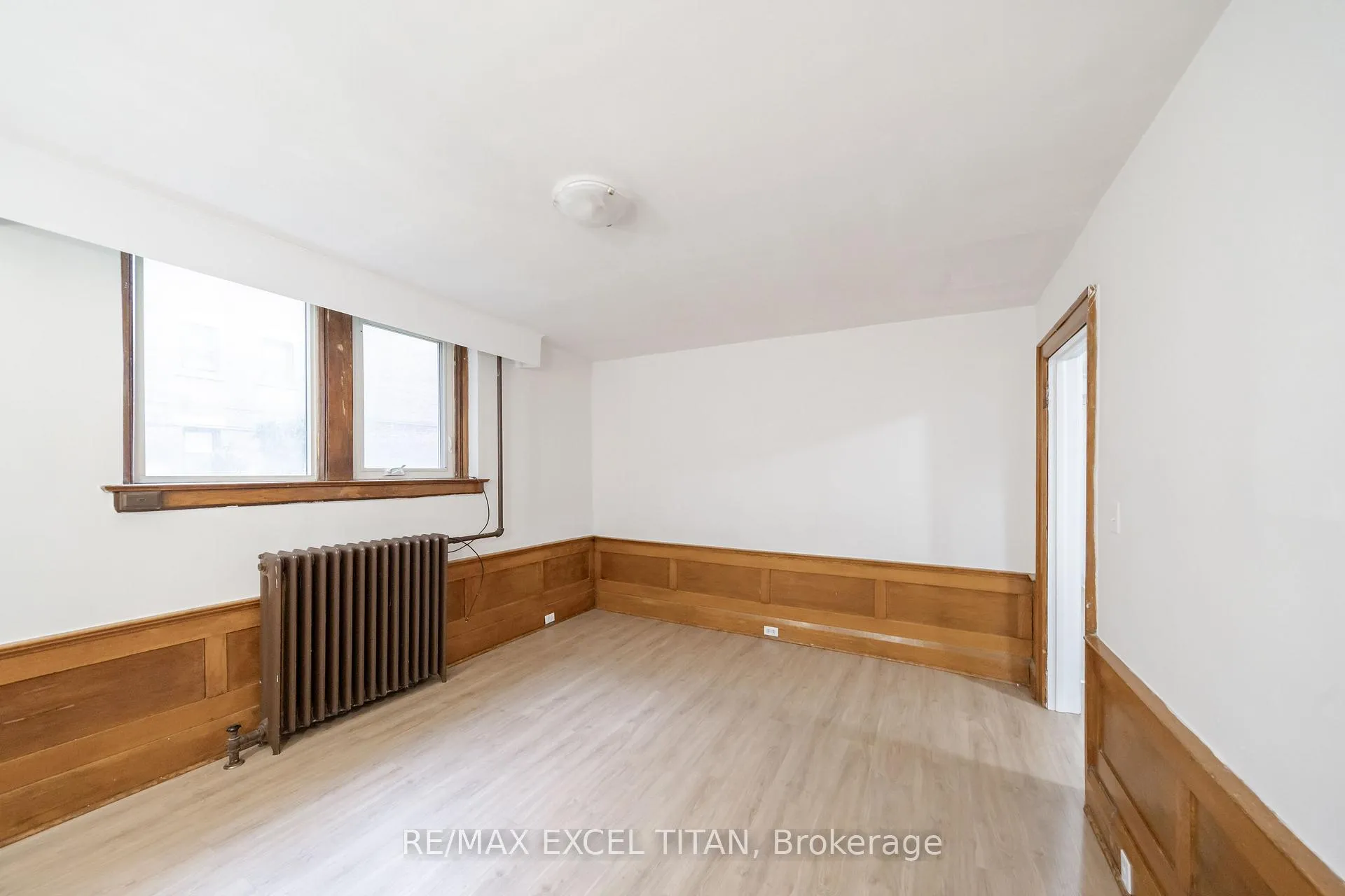 Photo 3 of Unit 51, 8 Kingston Road, Toronto, Woodbine Corridor — HOMEH