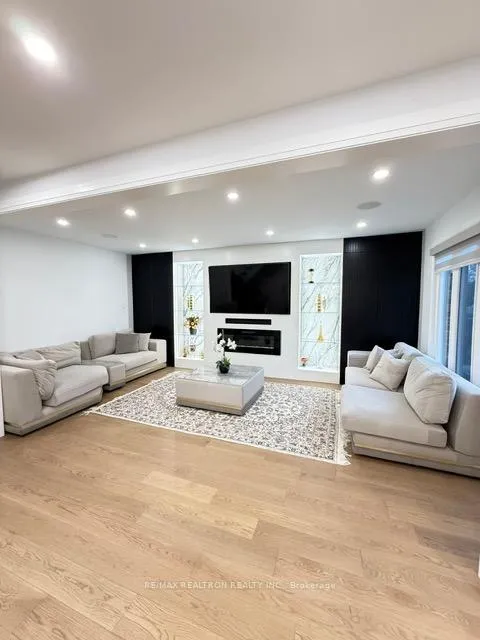 Photo 6 of Unit Main, 35 Hammond Drive, Aurora, Aurora Heights — HOMEH