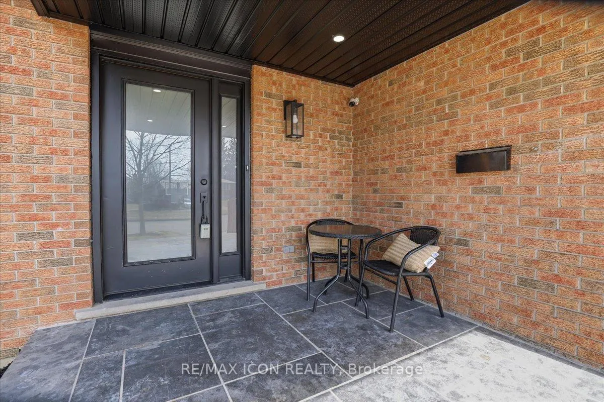 Photo 4 of 112 White Oak Place, Waterloo — HOMEH