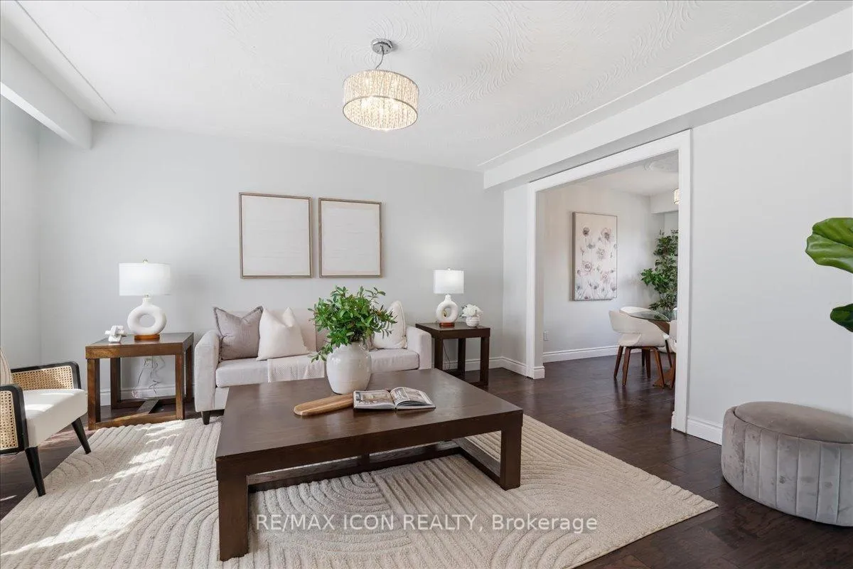 Photo 7 of 112 White Oak Place, Waterloo — HOMEH