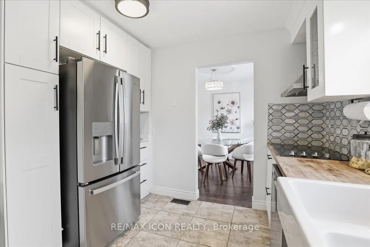Photo 16 of 112 White Oak Place, Waterloo — HOMEH
