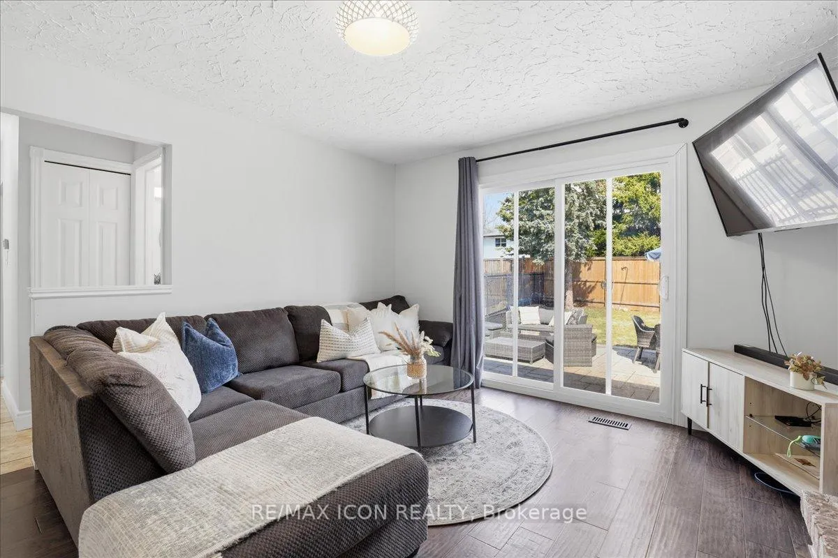 Photo 18 of 112 White Oak Place, Waterloo — HOMEH