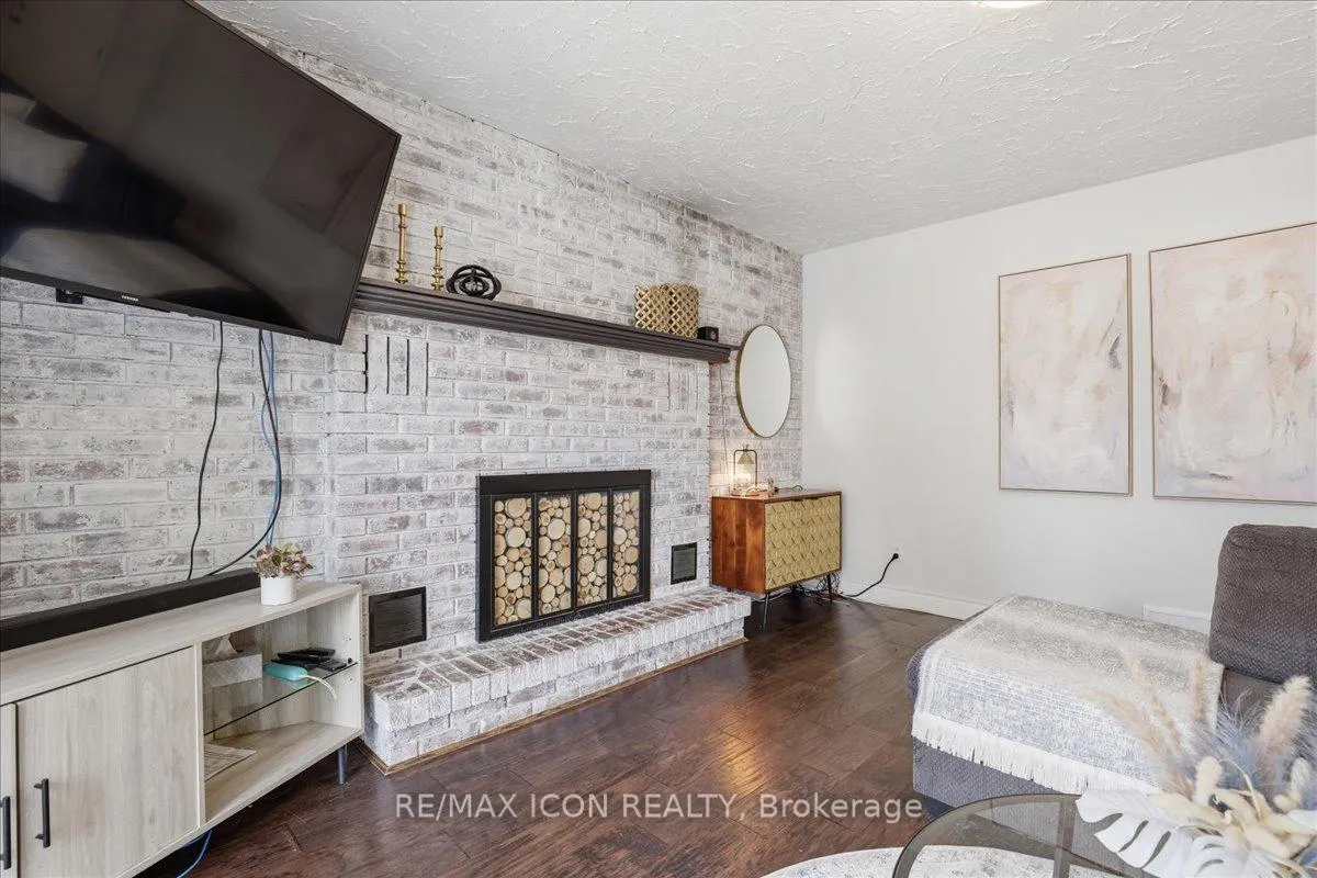Photo 19 of 112 White Oak Place, Waterloo — HOMEH