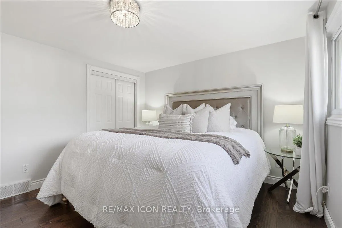 Photo 21 of 112 White Oak Place, Waterloo — HOMEH