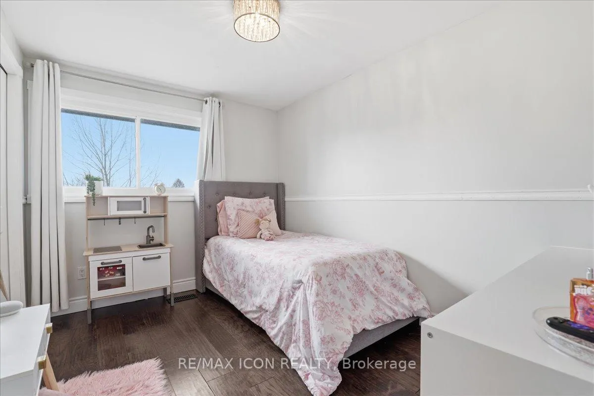 Photo 23 of 112 White Oak Place, Waterloo — HOMEH