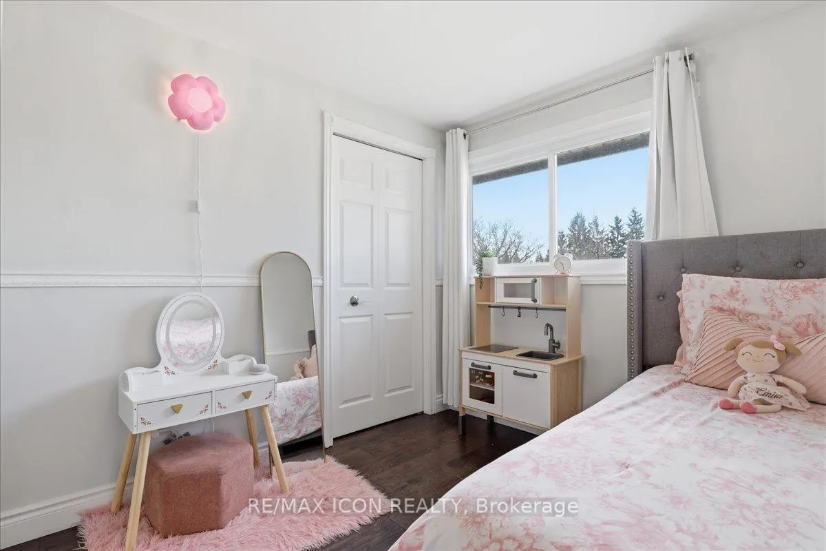 Photo 24 of 112 White Oak Place, Waterloo — HOMEH