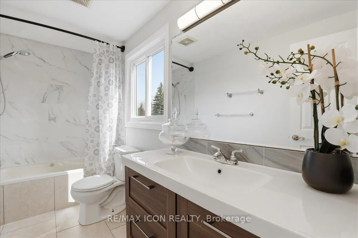 Photo 25 of 112 White Oak Place, Waterloo — HOMEH
