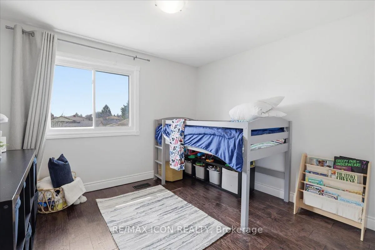 Photo 26 of 112 White Oak Place, Waterloo — HOMEH