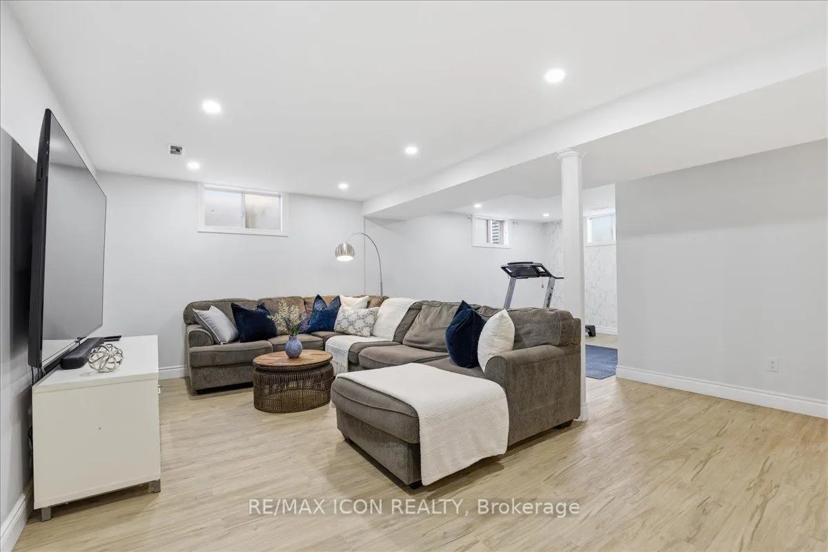 Photo 28 of 112 White Oak Place, Waterloo — HOMEH