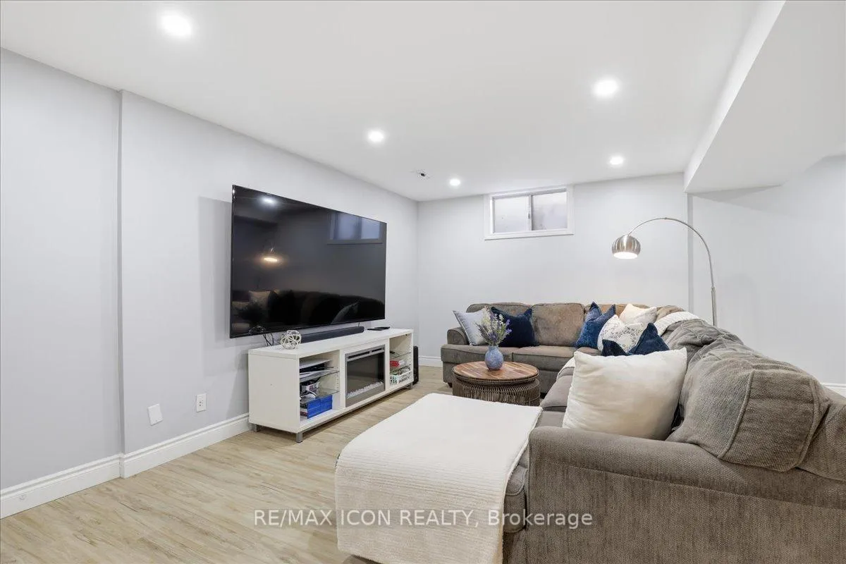 Photo 29 of 112 White Oak Place, Waterloo — HOMEH