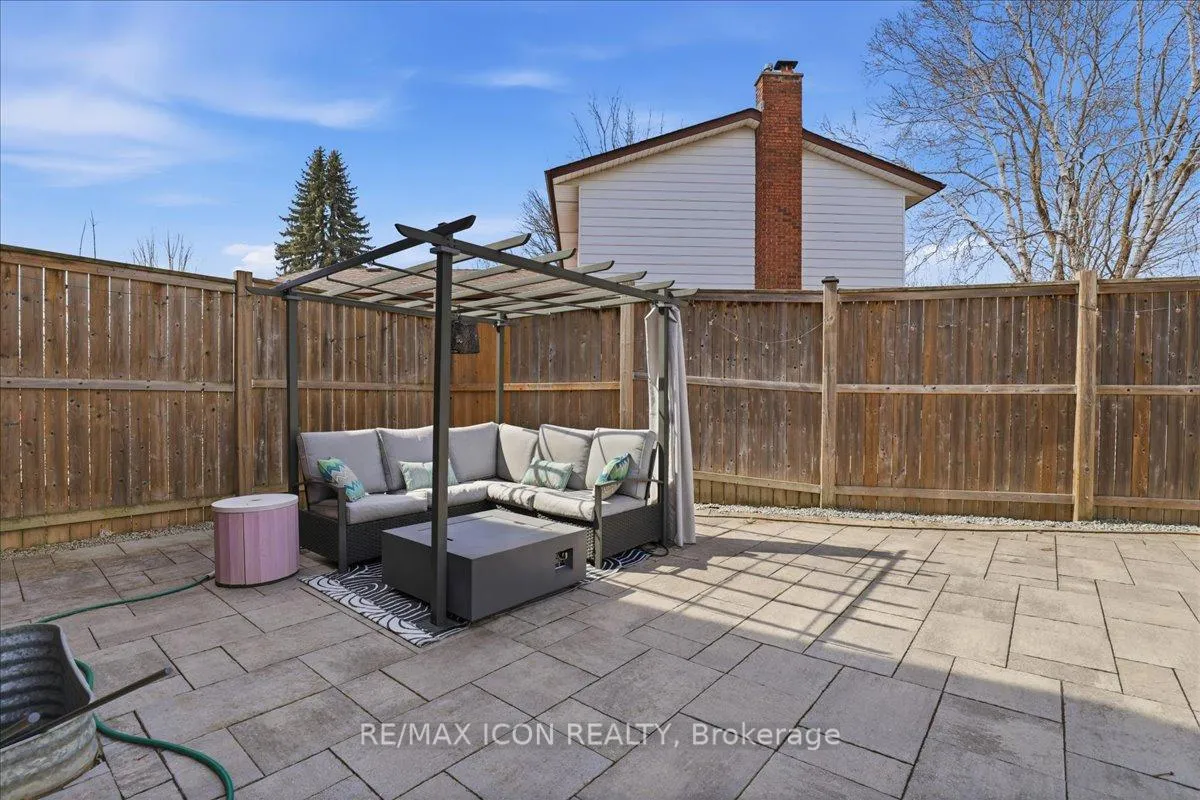 Photo 33 of 112 White Oak Place, Waterloo — HOMEH