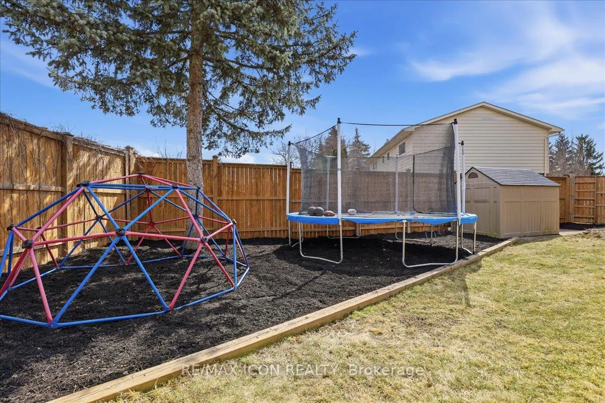 Photo 35 of 112 White Oak Place, Waterloo — HOMEH