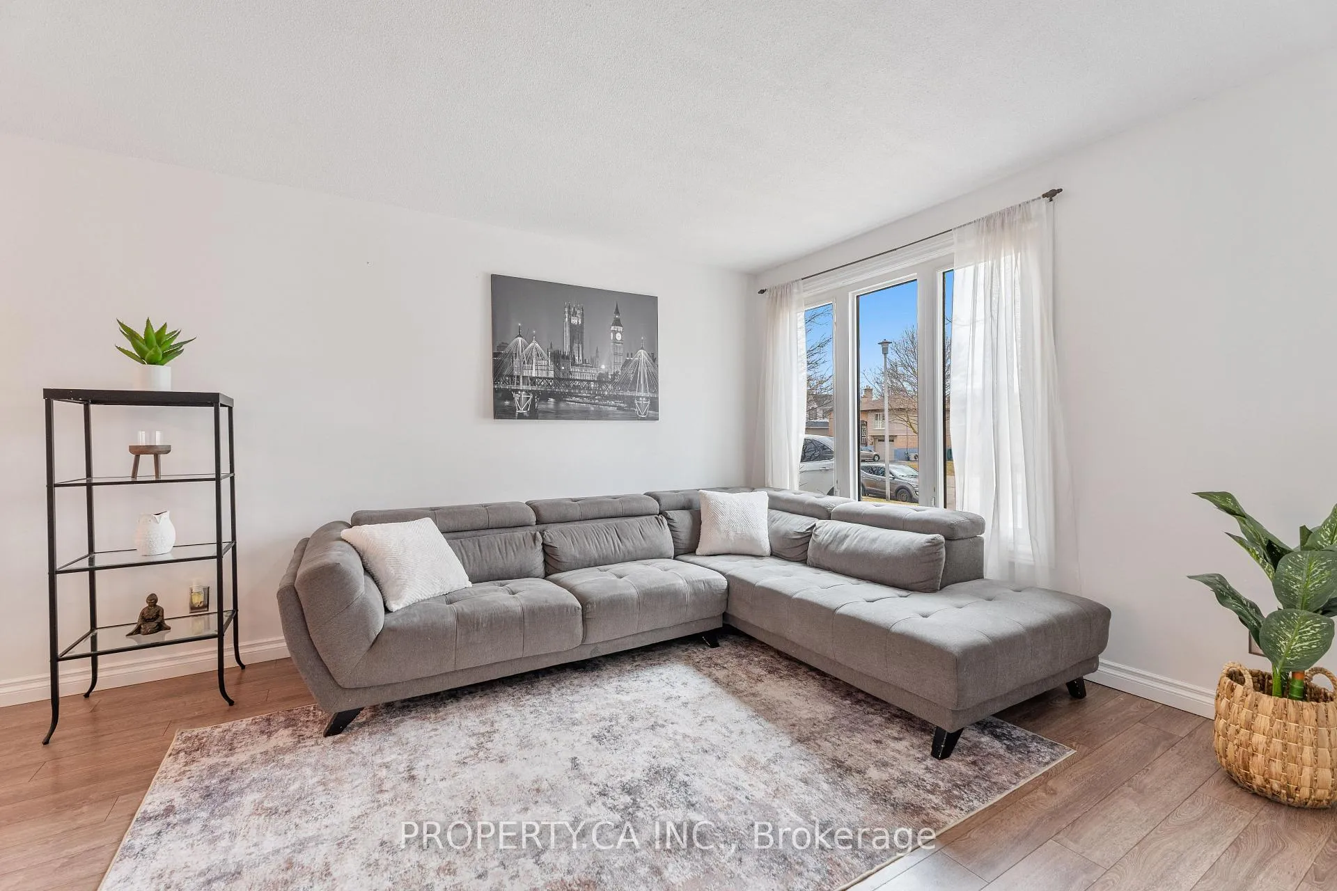 Photo 3 of 81 Stirling Macgregor Drive, Cambridge — HOMEH