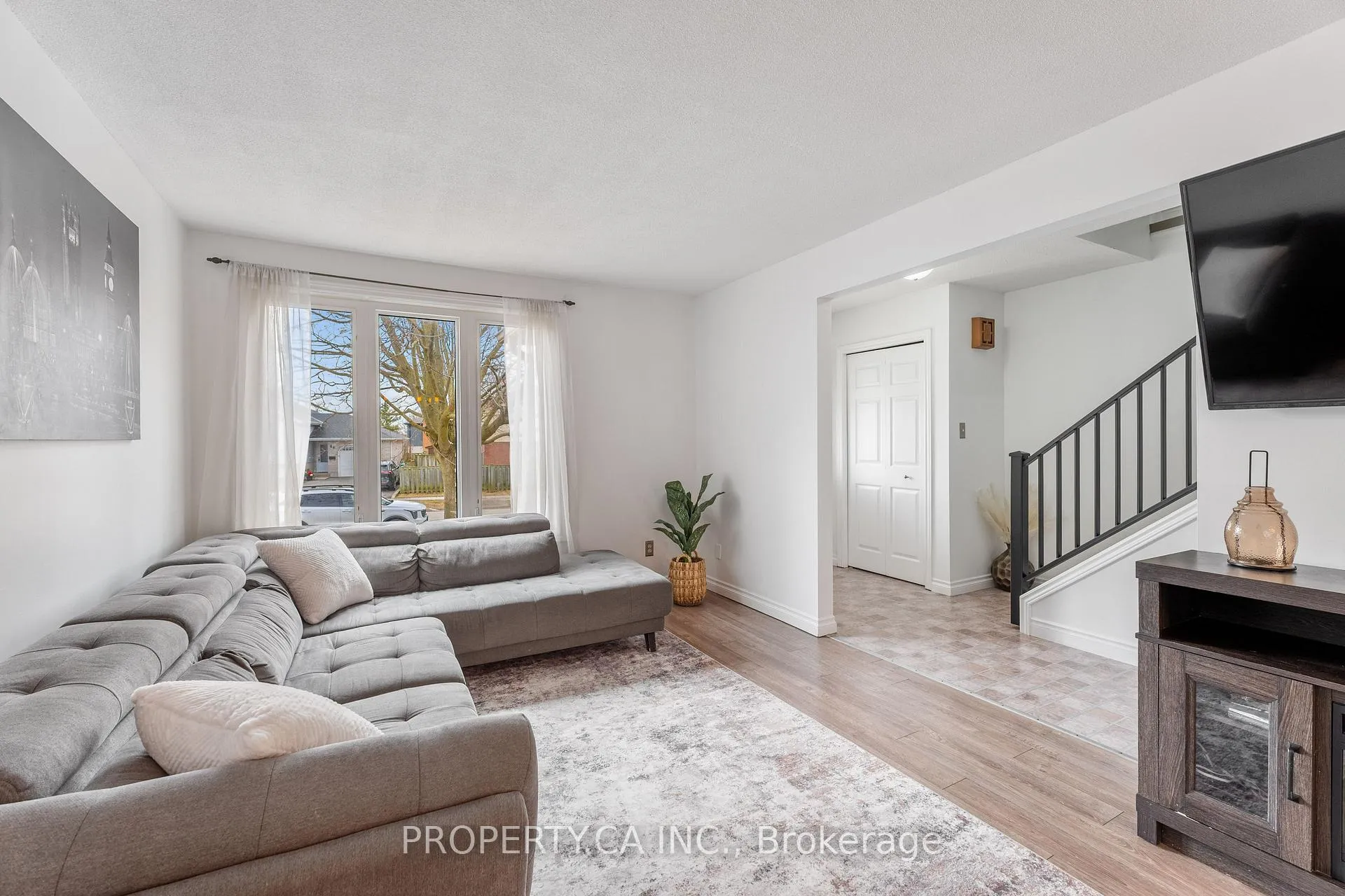 Photo 4 of 81 Stirling Macgregor Drive, Cambridge — HOMEH