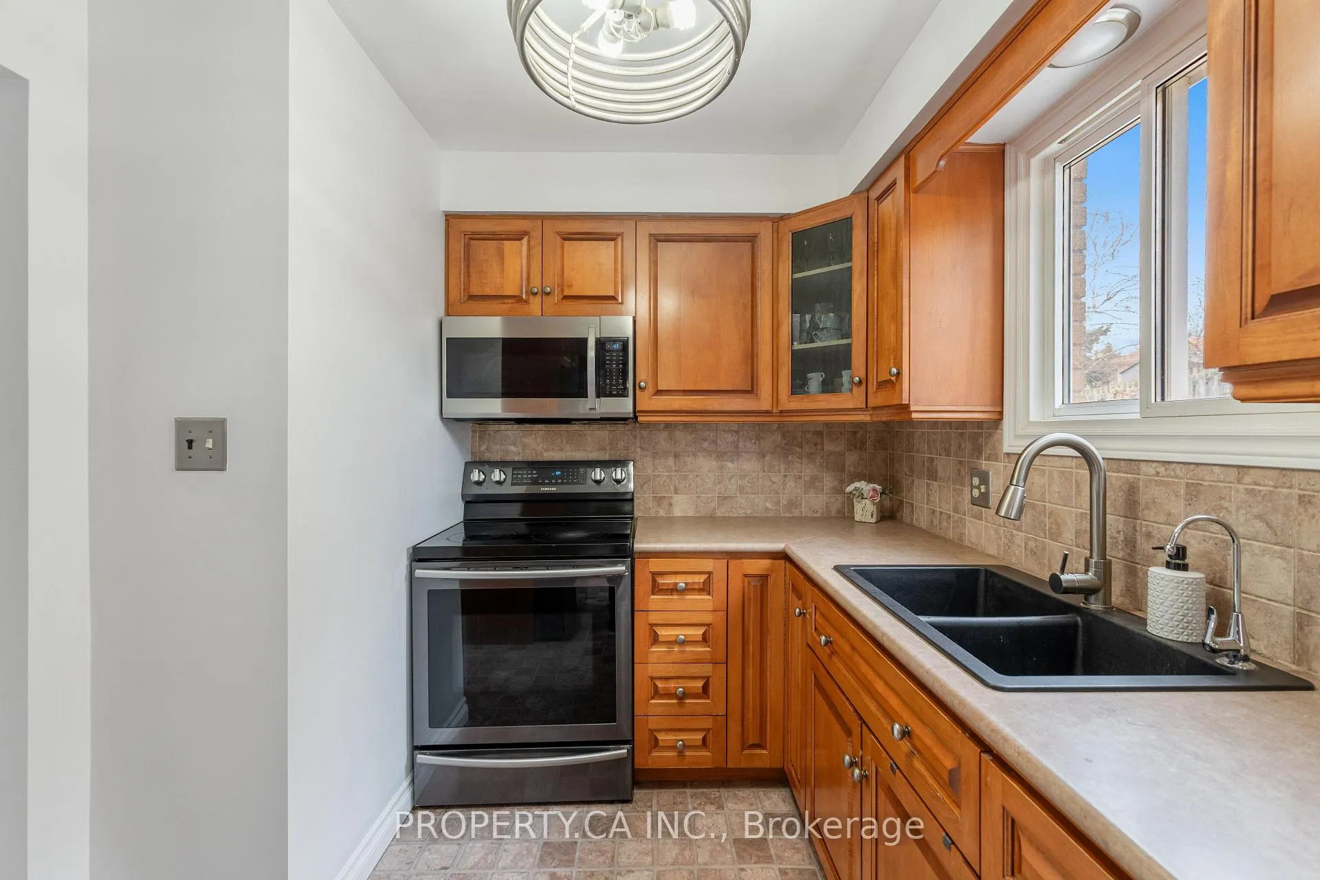 Photo 11 of 81 Stirling Macgregor Drive, Cambridge — HOMEH