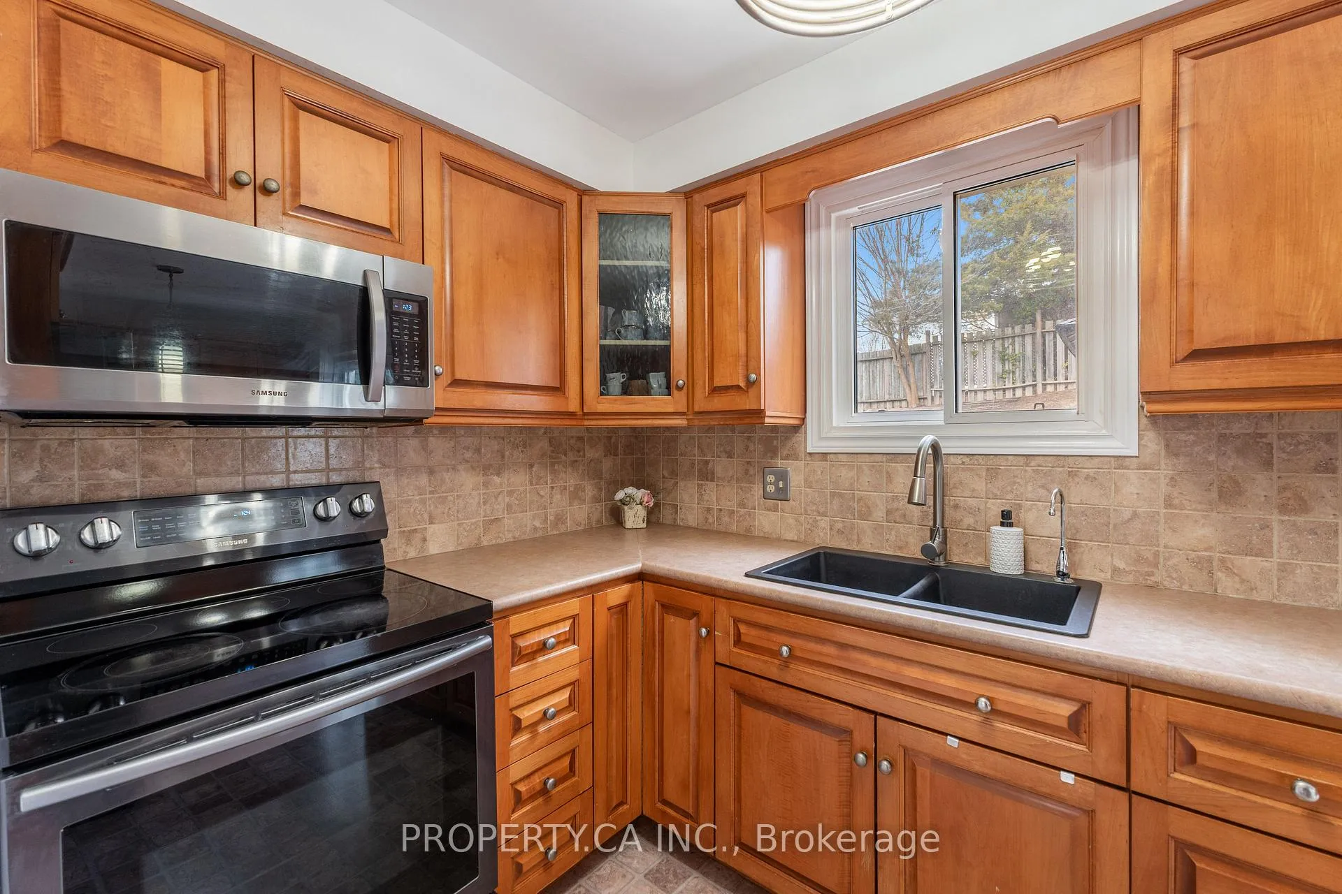 Photo 12 of 81 Stirling Macgregor Drive, Cambridge — HOMEH