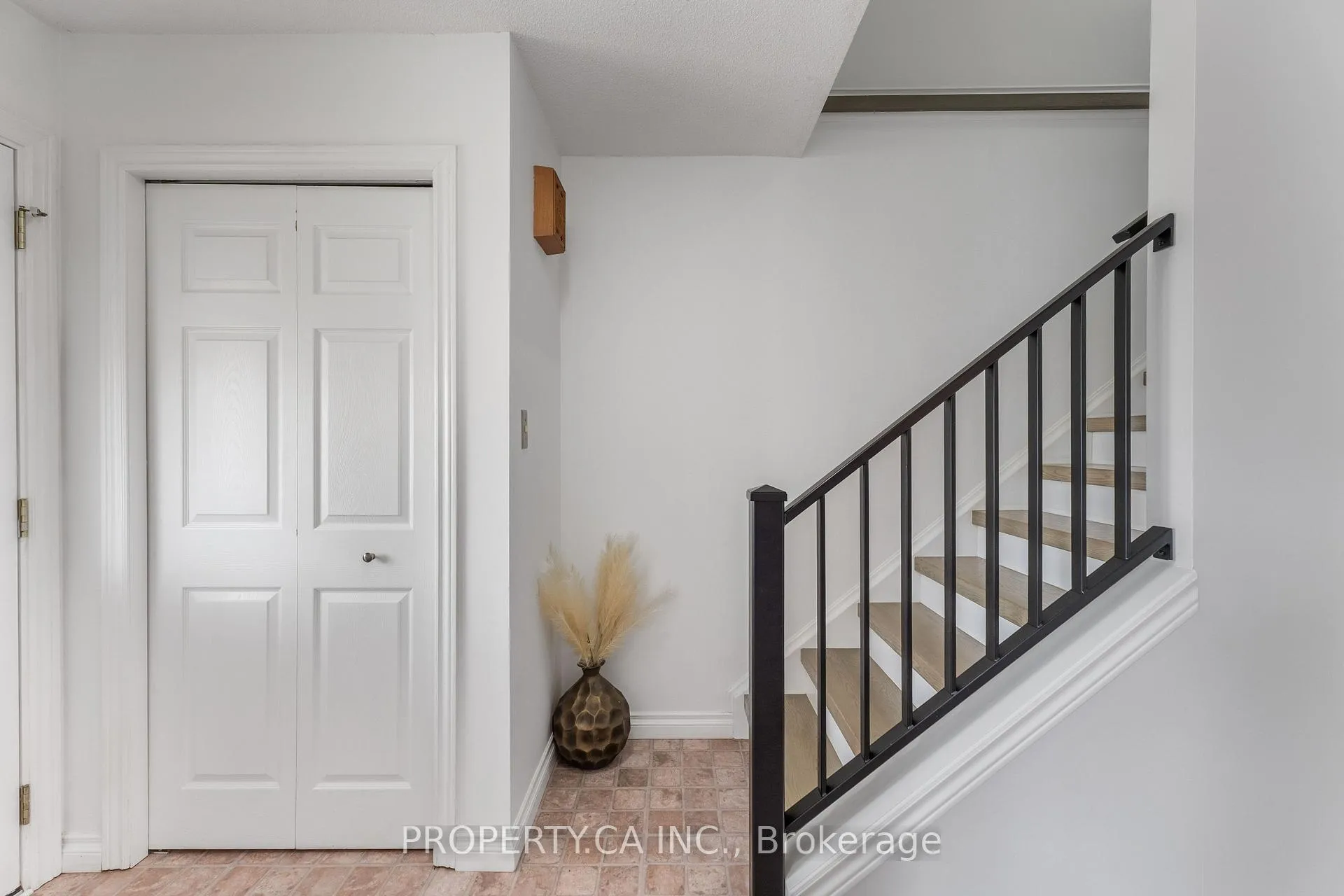 Photo 16 of 81 Stirling Macgregor Drive, Cambridge — HOMEH