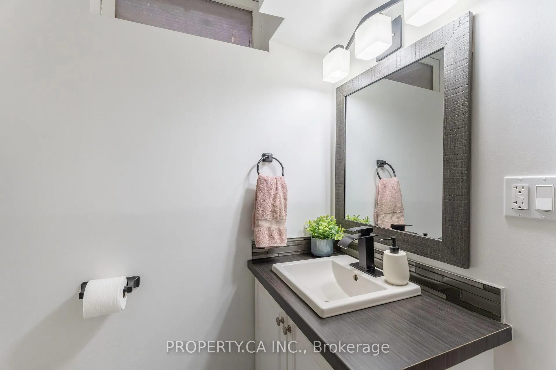Photo 36 of 81 Stirling Macgregor Drive, Cambridge — HOMEH