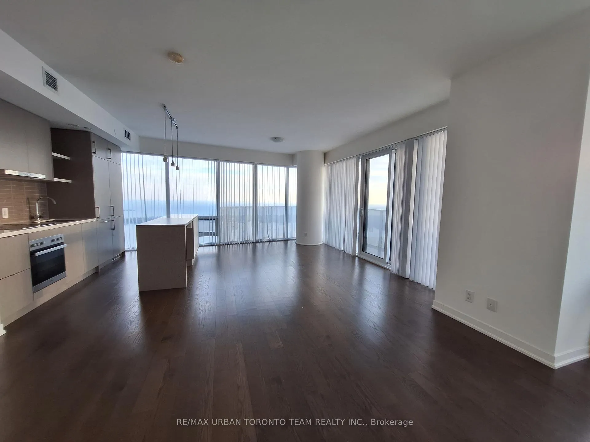 Photo 4 of Unit 6710, 100 Harbour Street, Toronto, Waterfront Communities — HOMEH