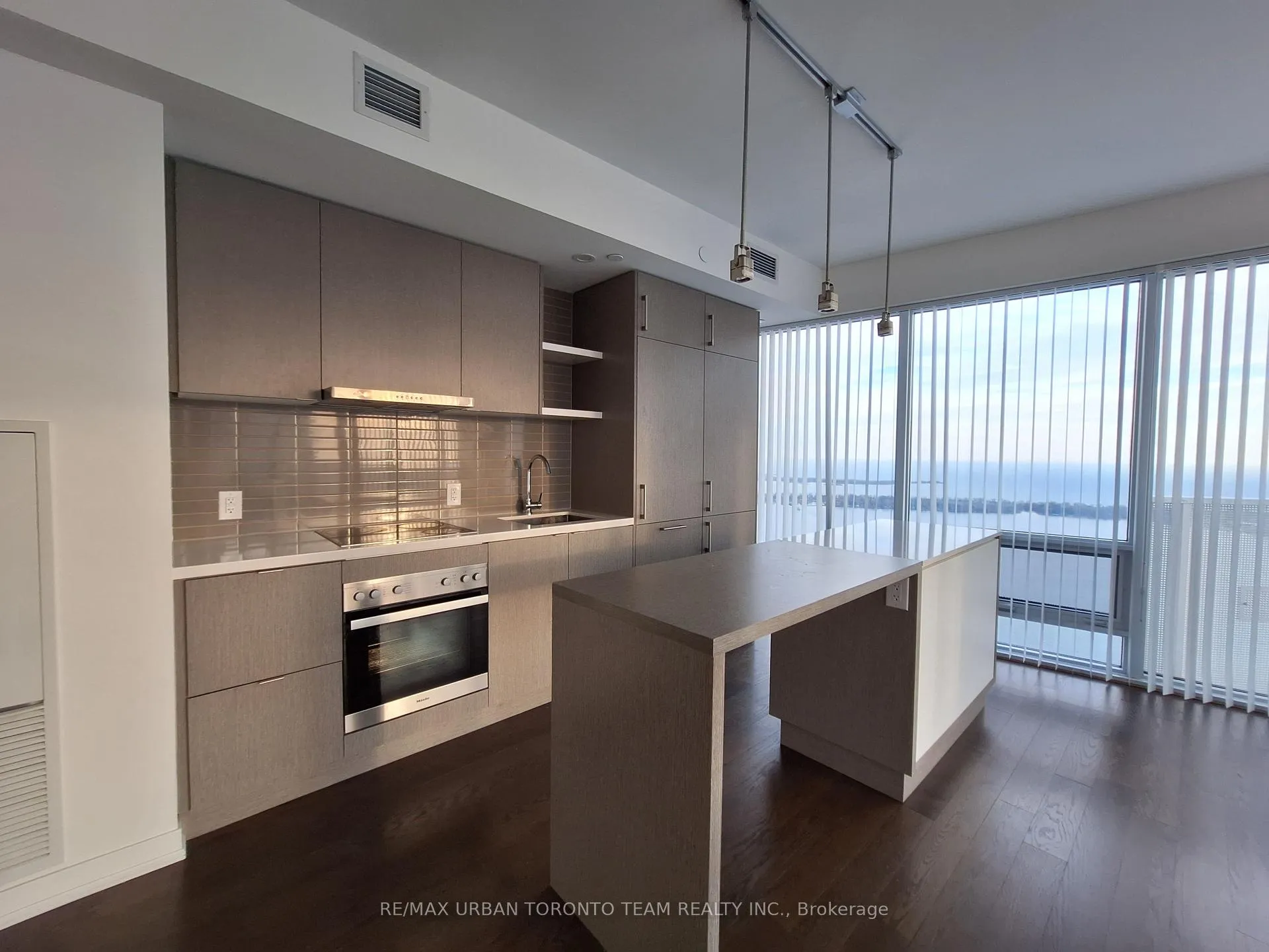Photo 8 of Unit 6710, 100 Harbour Street, Toronto, Waterfront Communities — HOMEH