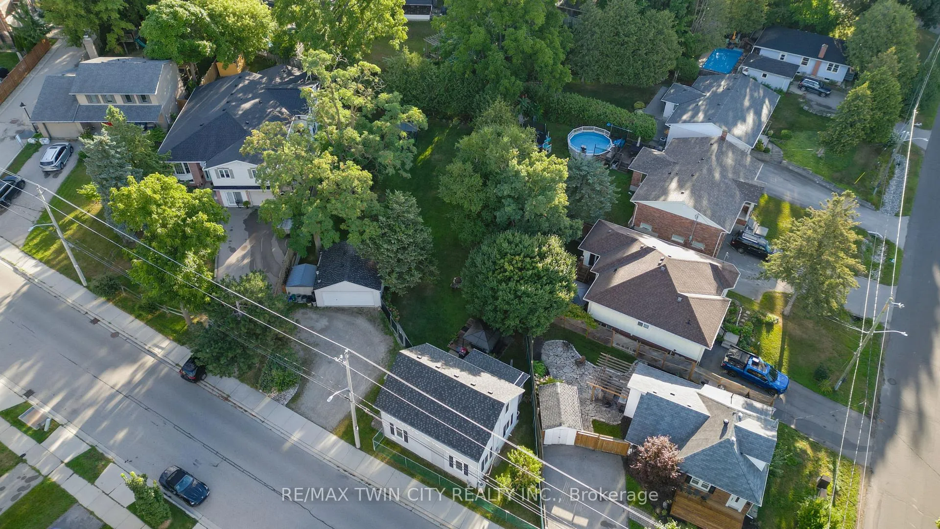 Photo 2 of 64 Woolwich Street, Kitchener, Bridgeport — HOMEH