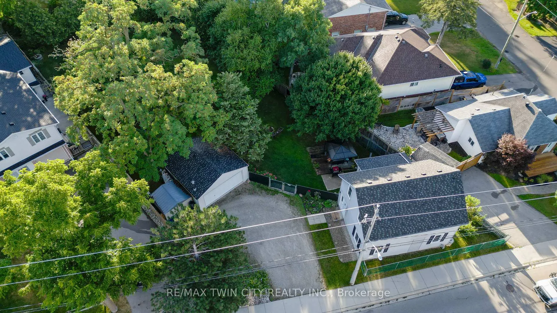 Photo 3 of 64 Woolwich Street, Kitchener, Bridgeport — HOMEH