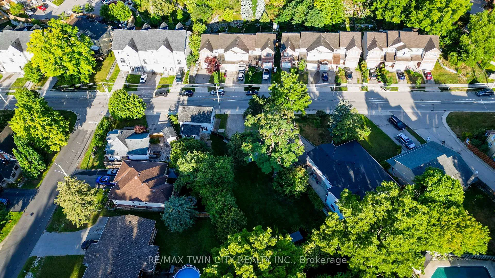 Photo 4 of 64 Woolwich Street, Kitchener, Bridgeport — HOMEH