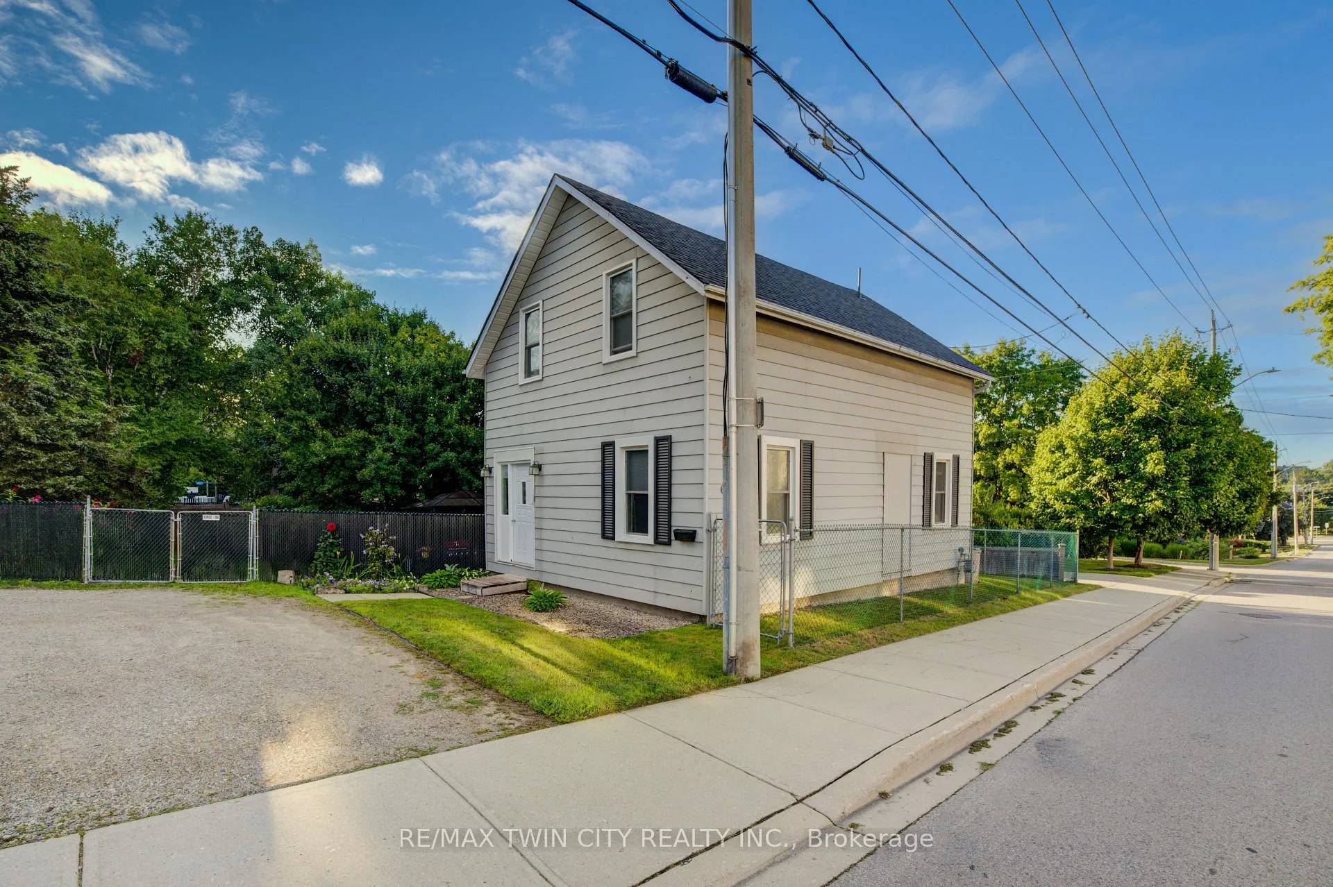 Photo 7 of 64 Woolwich Street, Kitchener, Bridgeport — HOMEH