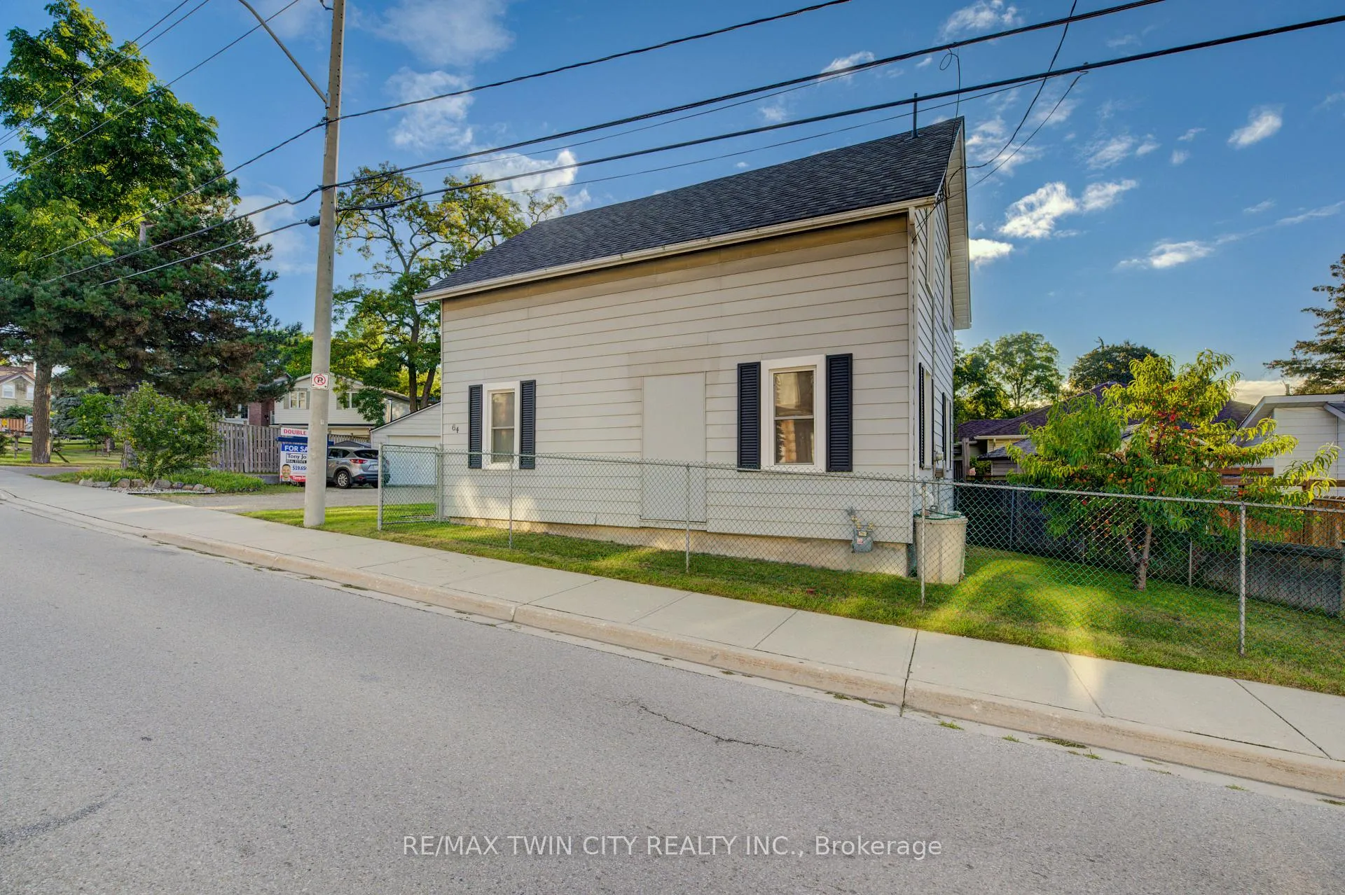 Photo 9 of 64 Woolwich Street, Kitchener, Bridgeport — HOMEH