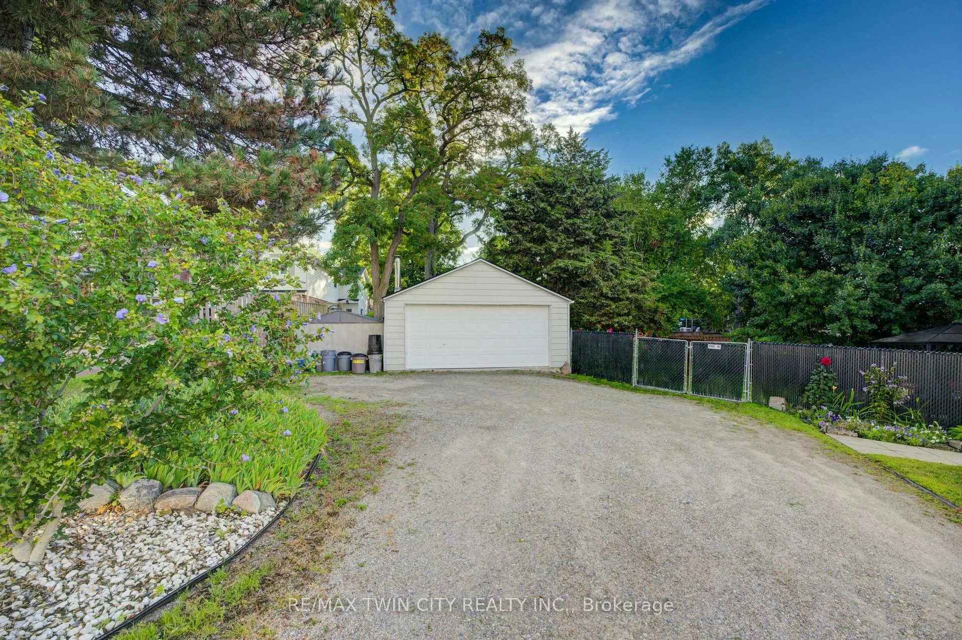 Photo 10 of 64 Woolwich Street, Kitchener, Bridgeport — HOMEH