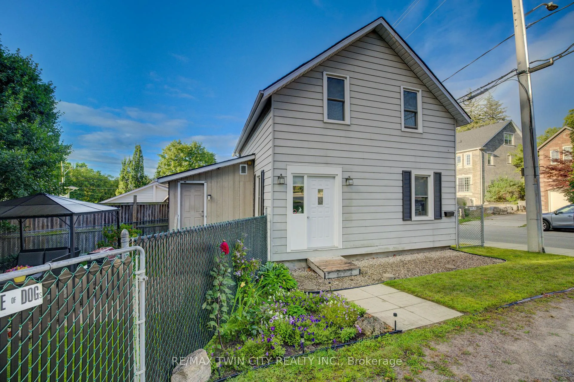 Photo 11 of 64 Woolwich Street, Kitchener, Bridgeport — HOMEH