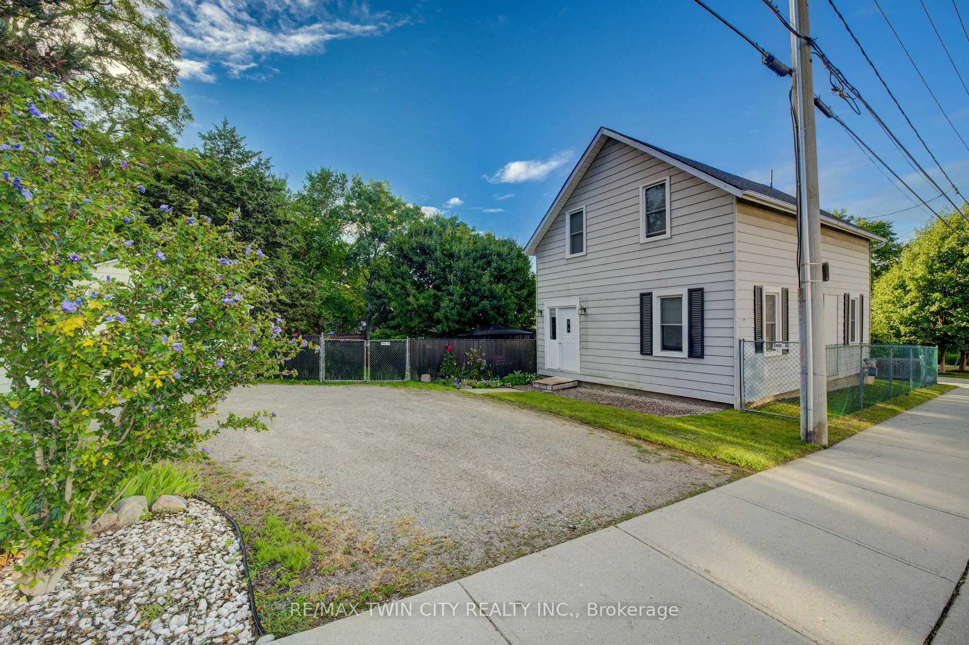 Photo 16 of 64 Woolwich Street, Kitchener, Bridgeport — HOMEH