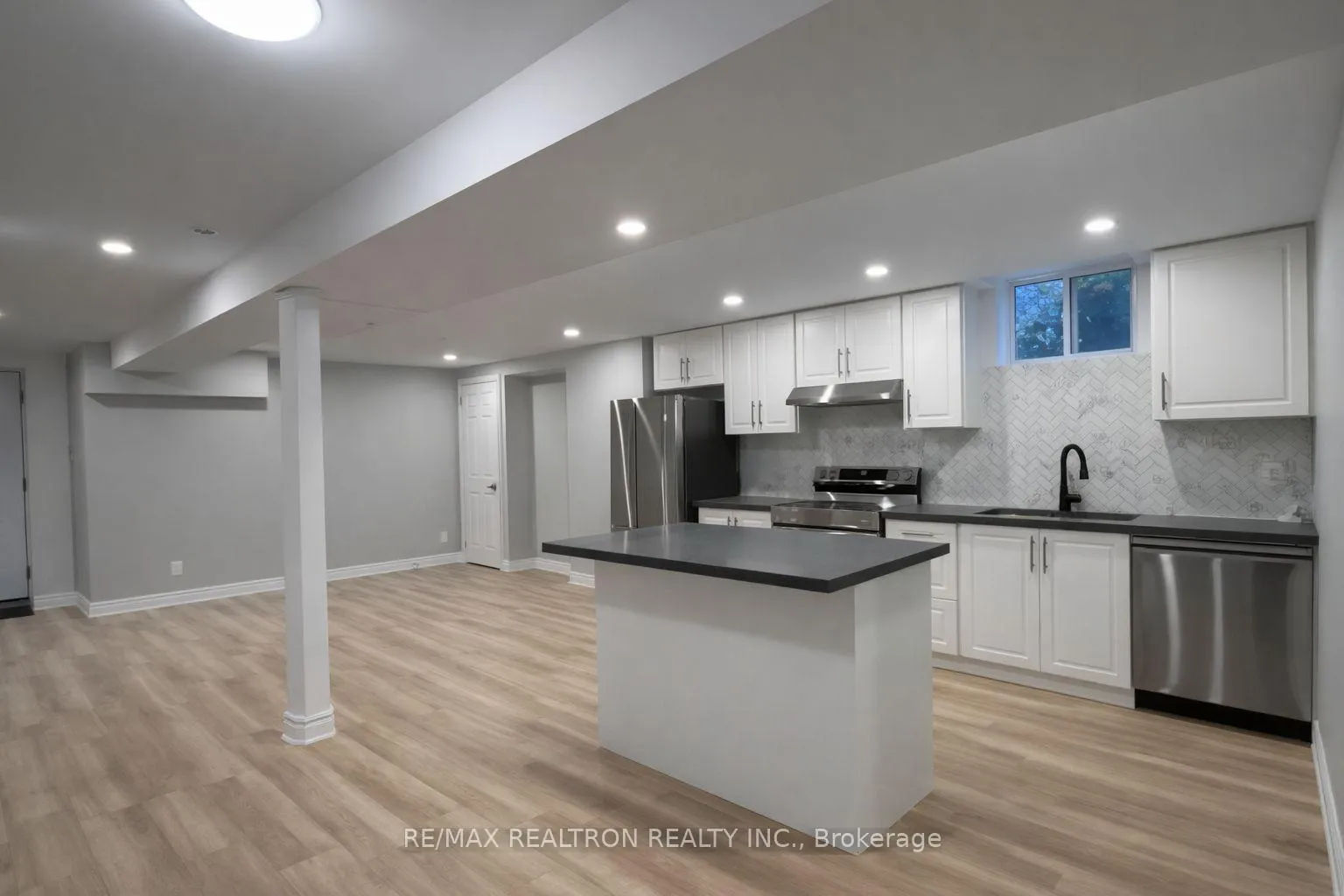 Photo 18 of 38 Westminster Circle, Barrie, Innis-Shore — HOMEH