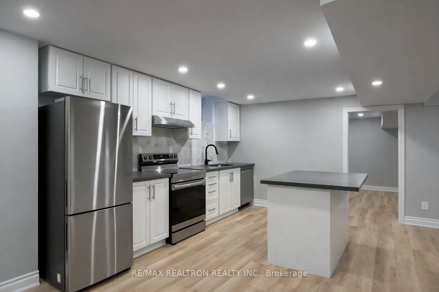 Photo 19 of 38 Westminster Circle, Barrie, Innis-Shore — HOMEH