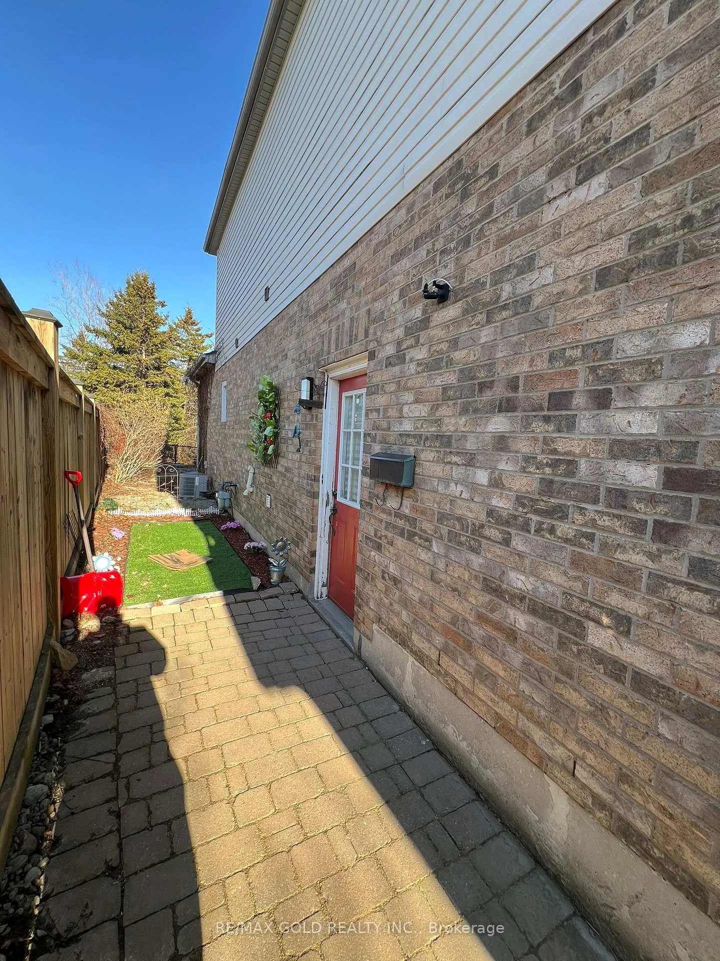 Photo 2 of 199 Sunforest Drive, Brampton, Heart Lake West — HOMEH