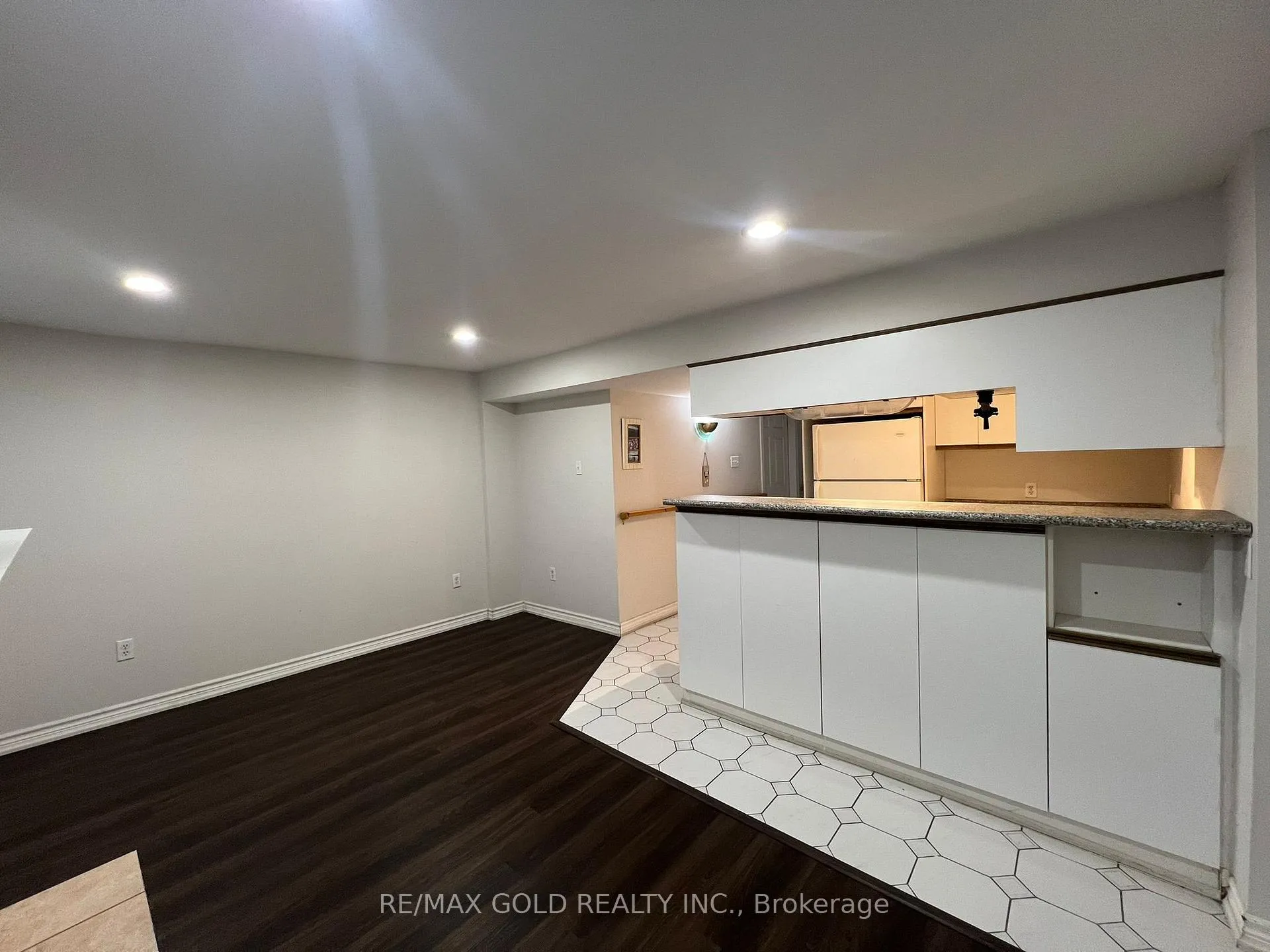 Photo 3 of 199 Sunforest Drive, Brampton, Heart Lake West — HOMEH