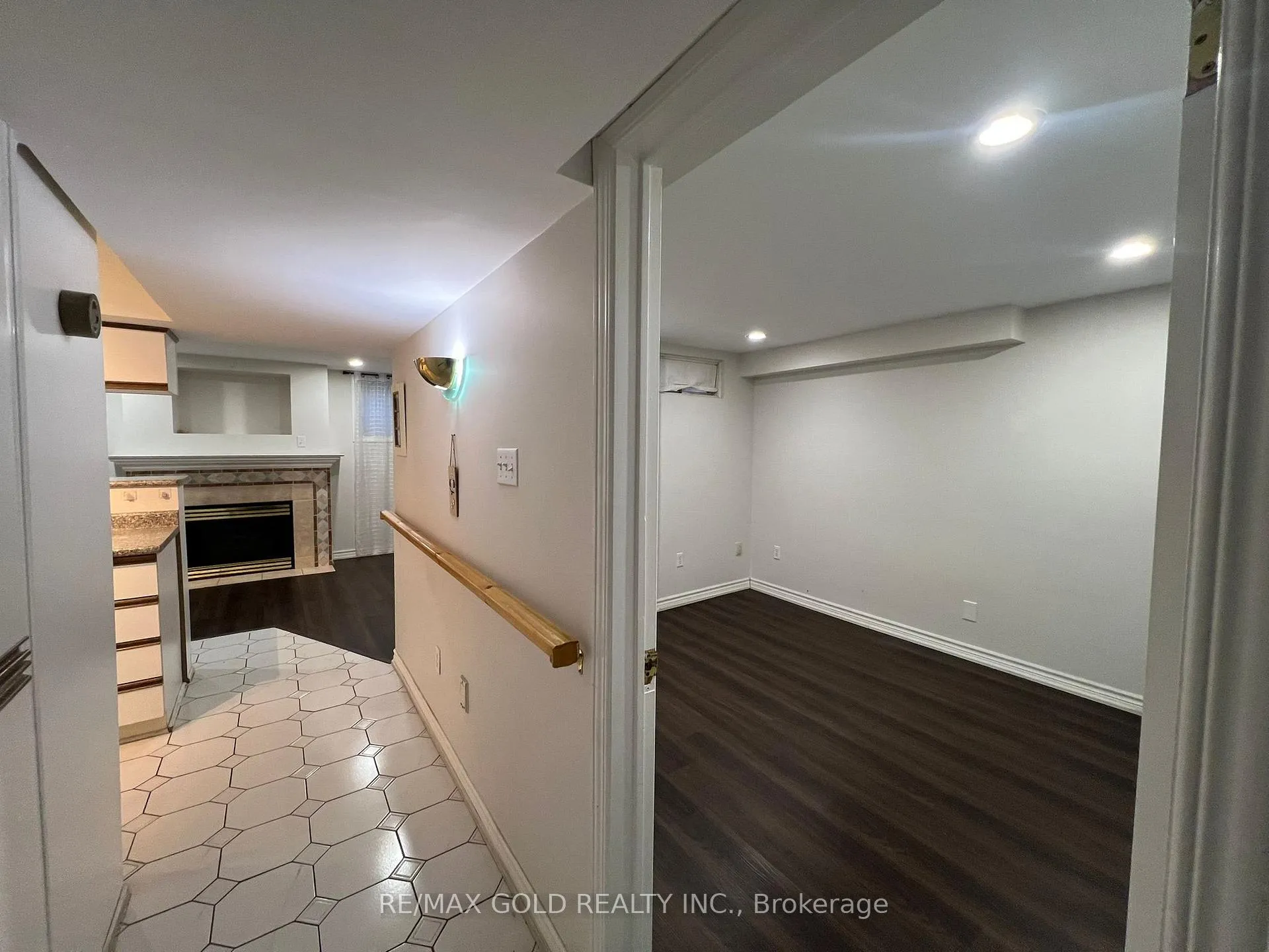 Photo 5 of 199 Sunforest Drive, Brampton, Heart Lake West — HOMEH