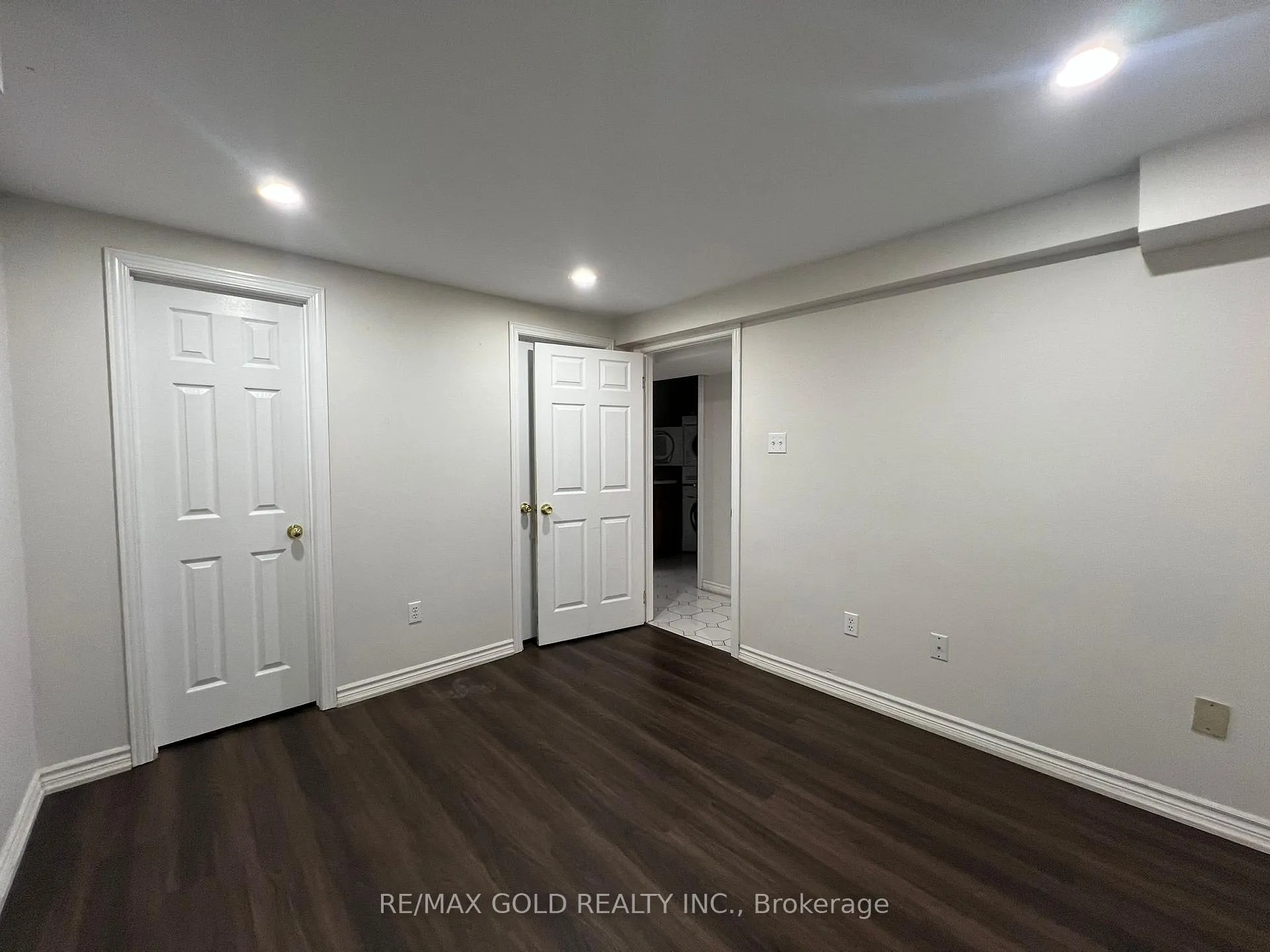 Photo 6 of 199 Sunforest Drive, Brampton, Heart Lake West — HOMEH