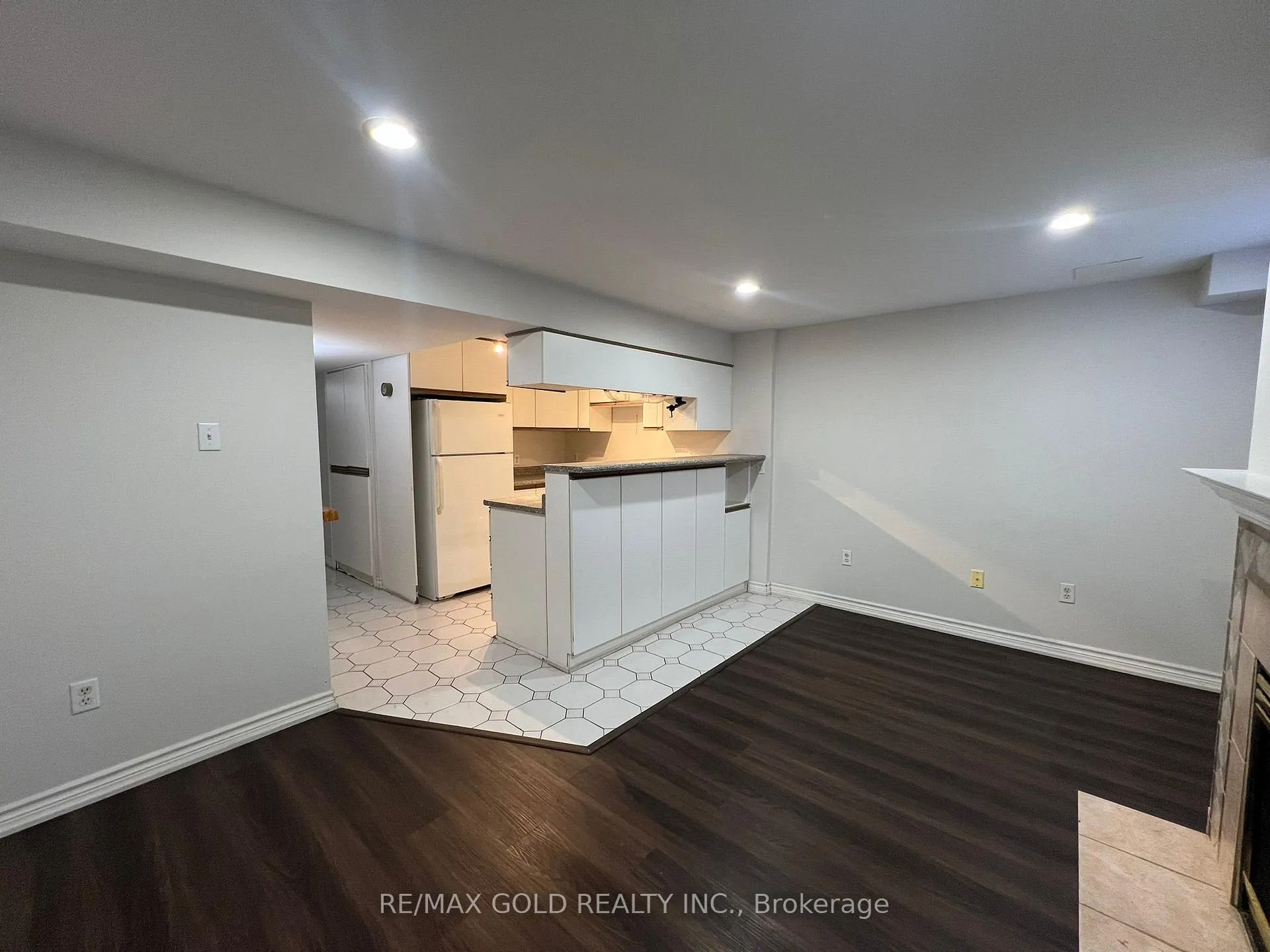 Photo 7 of 199 Sunforest Drive, Brampton, Heart Lake West — HOMEH