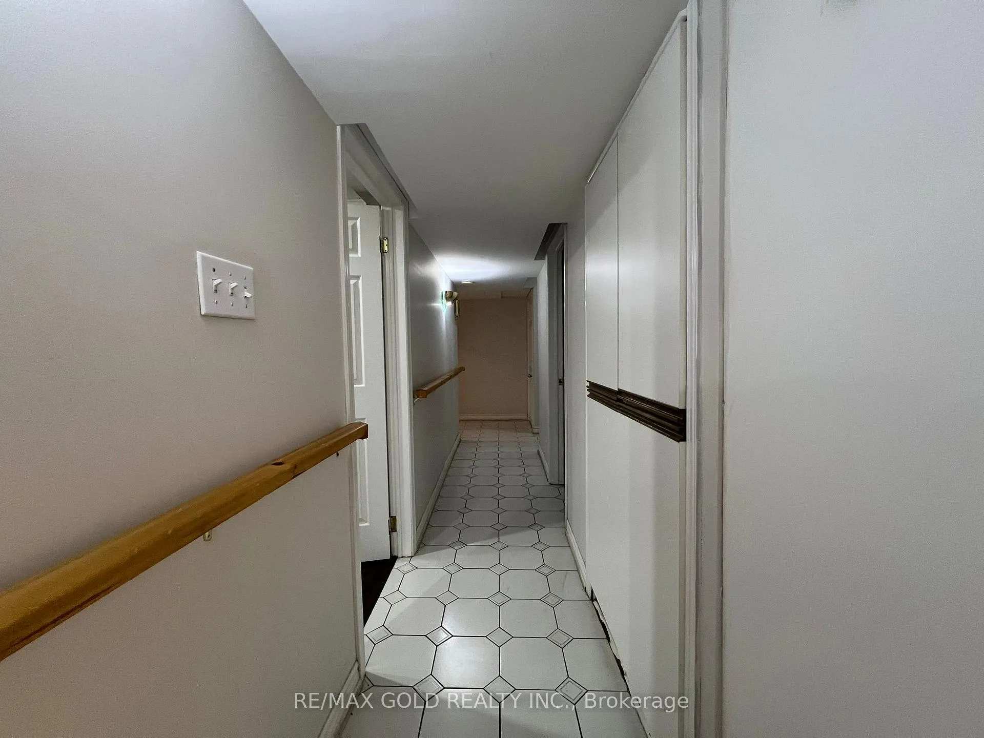 Photo 11 of 199 Sunforest Drive, Brampton, Heart Lake West — HOMEH