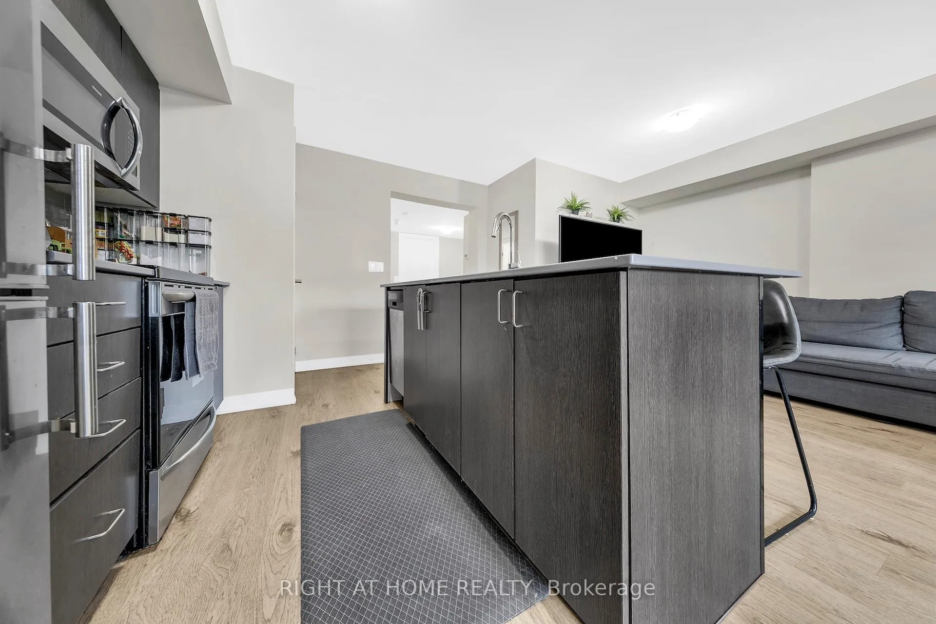 Photo 10 of Unit 5, 181 William Duncan Road, North York, Downsview-Roding-CFB — HOMEH