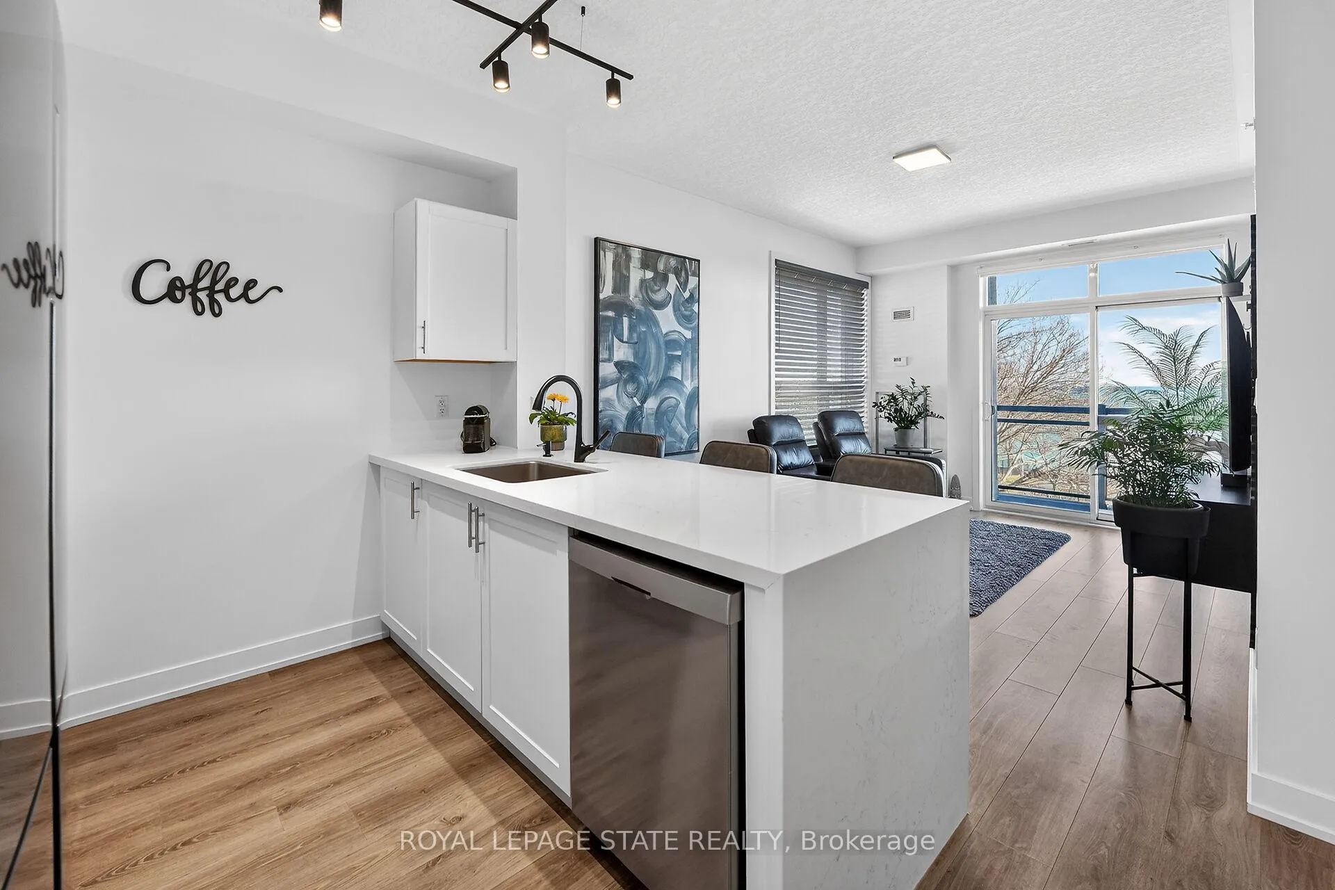 Photo 10 of Unit 327, 35 Southshore Crescent, Hamilton, Lakeshore — HOMEH